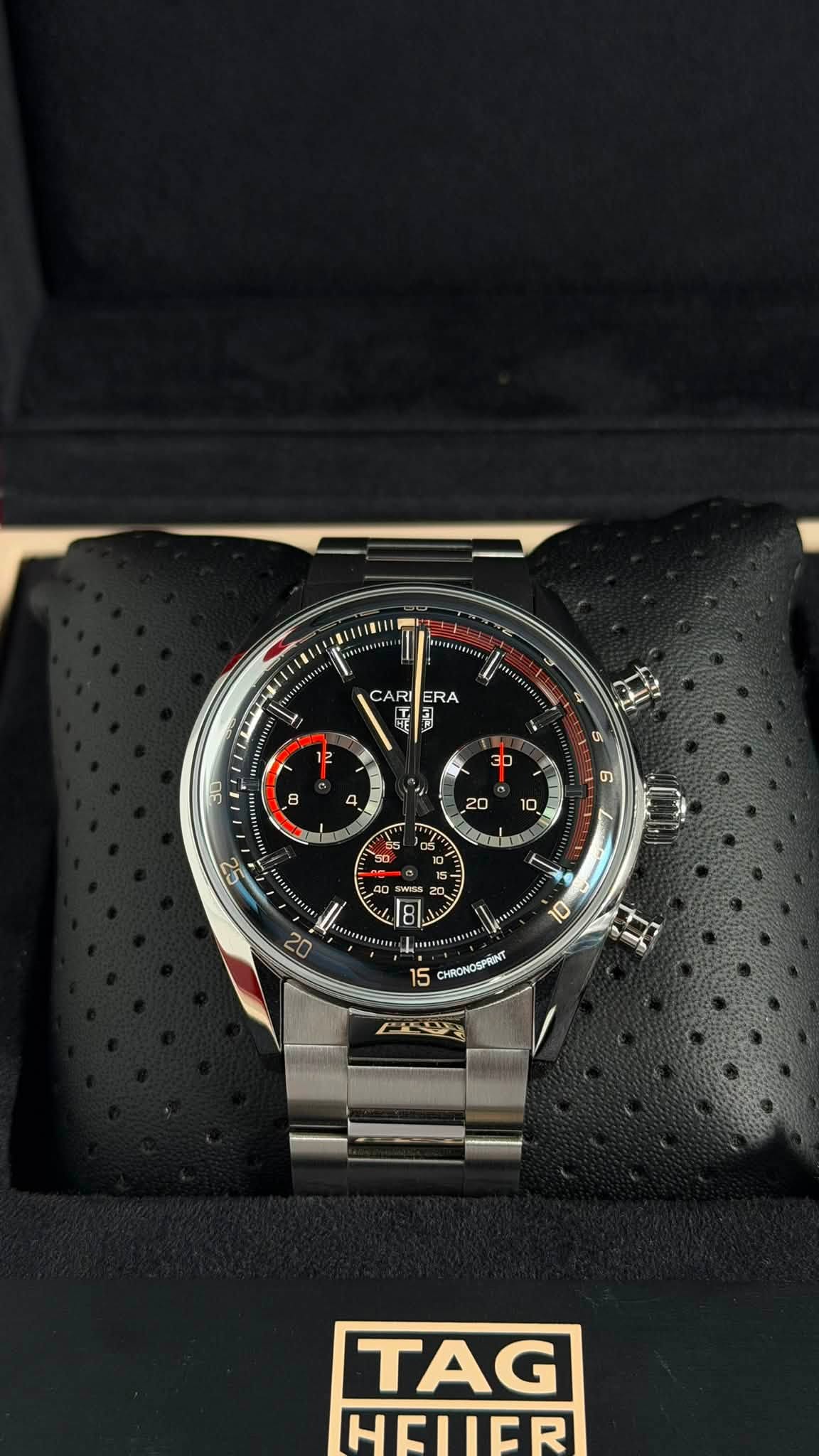 May be an image of wrist watch and text that says 'CA CAR RI 1 RA A 12 8 30 ថា 0 Sz SW 8 D 20 10 15 CHRONOSPINNT ビズ TAG HETER'