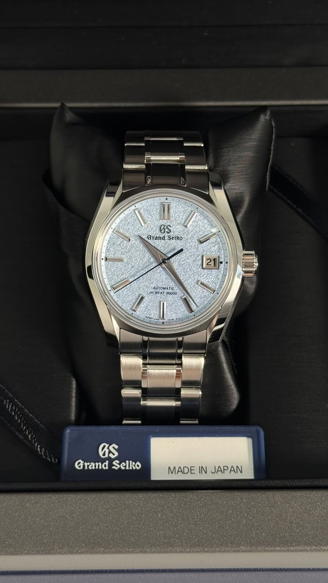 May be an image of ‎wrist watch and ‎text that says '‎لا ١ II 팀 OS Grand Seiko 21 I II 000 GS Grand GrandSeiko Seiko MADEIN ADEINJAPAN IN JAPAN‎'‎‎