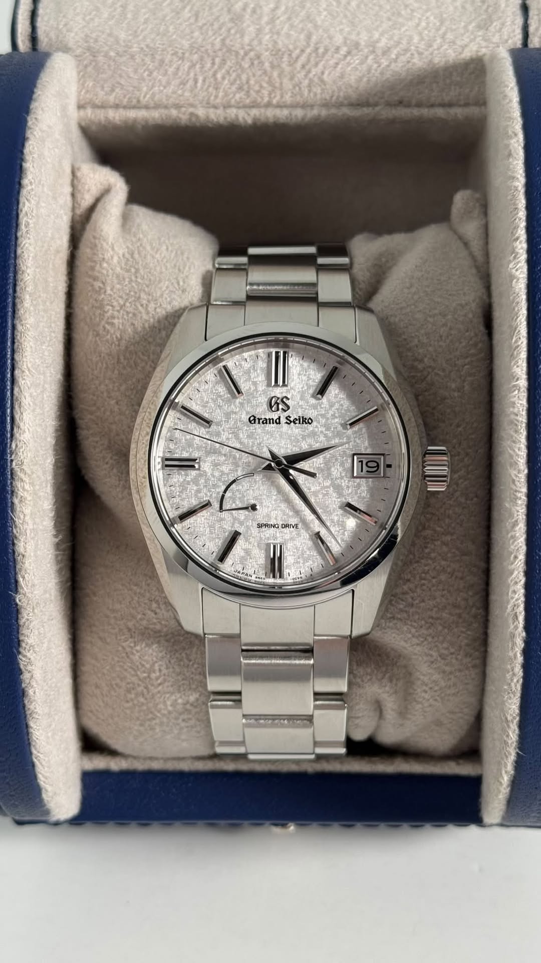 May be an image of wrist watch and text that says 'II GS Grand randSeiko Seiko I II UL SPRING DRIVE I 州'