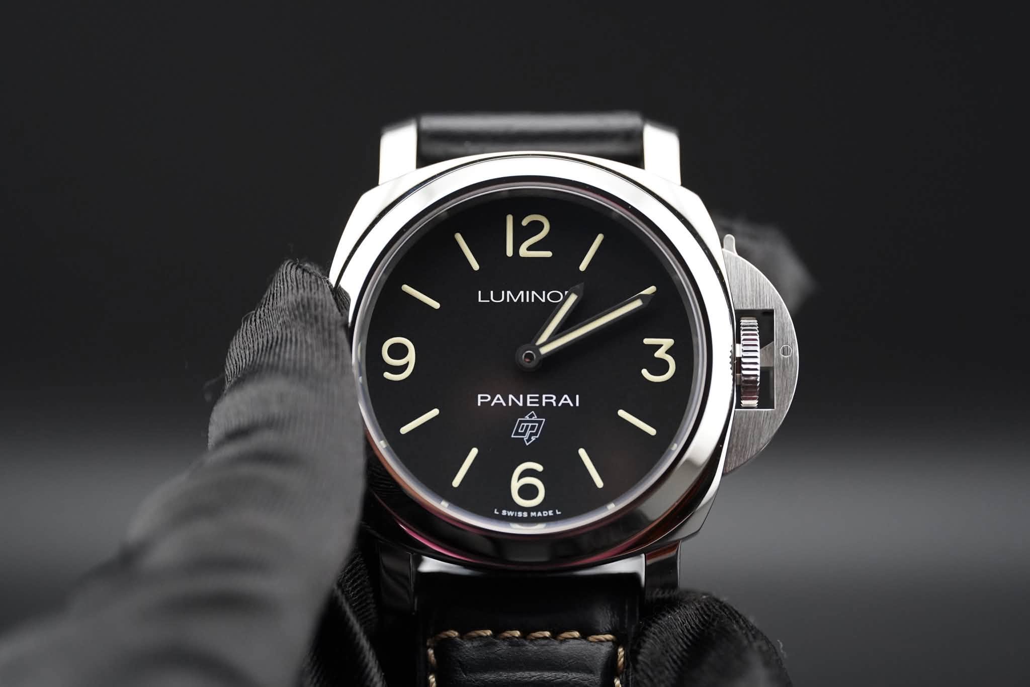 May be an image of wrist watch and text that says 'I /211 12 LUMINO 9 PANERAI 3 UI 唱 | II 6 OWISS ADE'