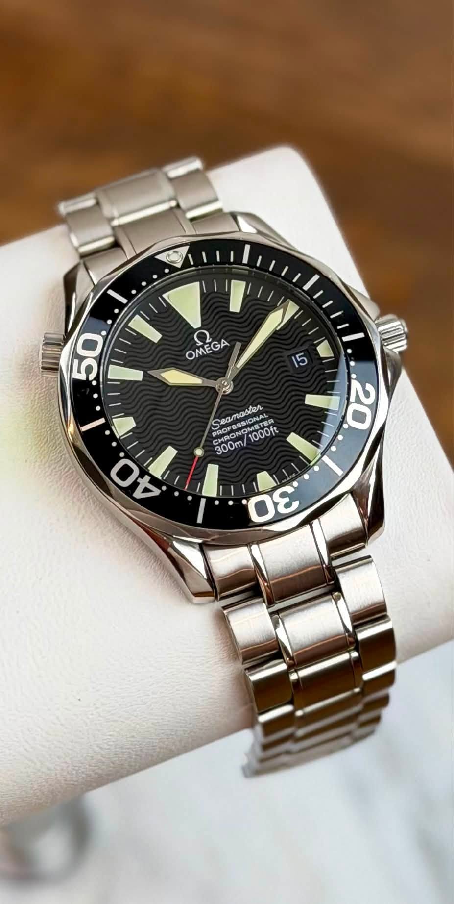 May be an image of wrist watch and text that says '福 OMEGA O 50 5 Sea 4G EIONL BaлooBeл ESSIONAL NOMETER 수 世我 PROF CHRON PROFE 300m/ 300m 1000ft σε 3= 20 40. ة'