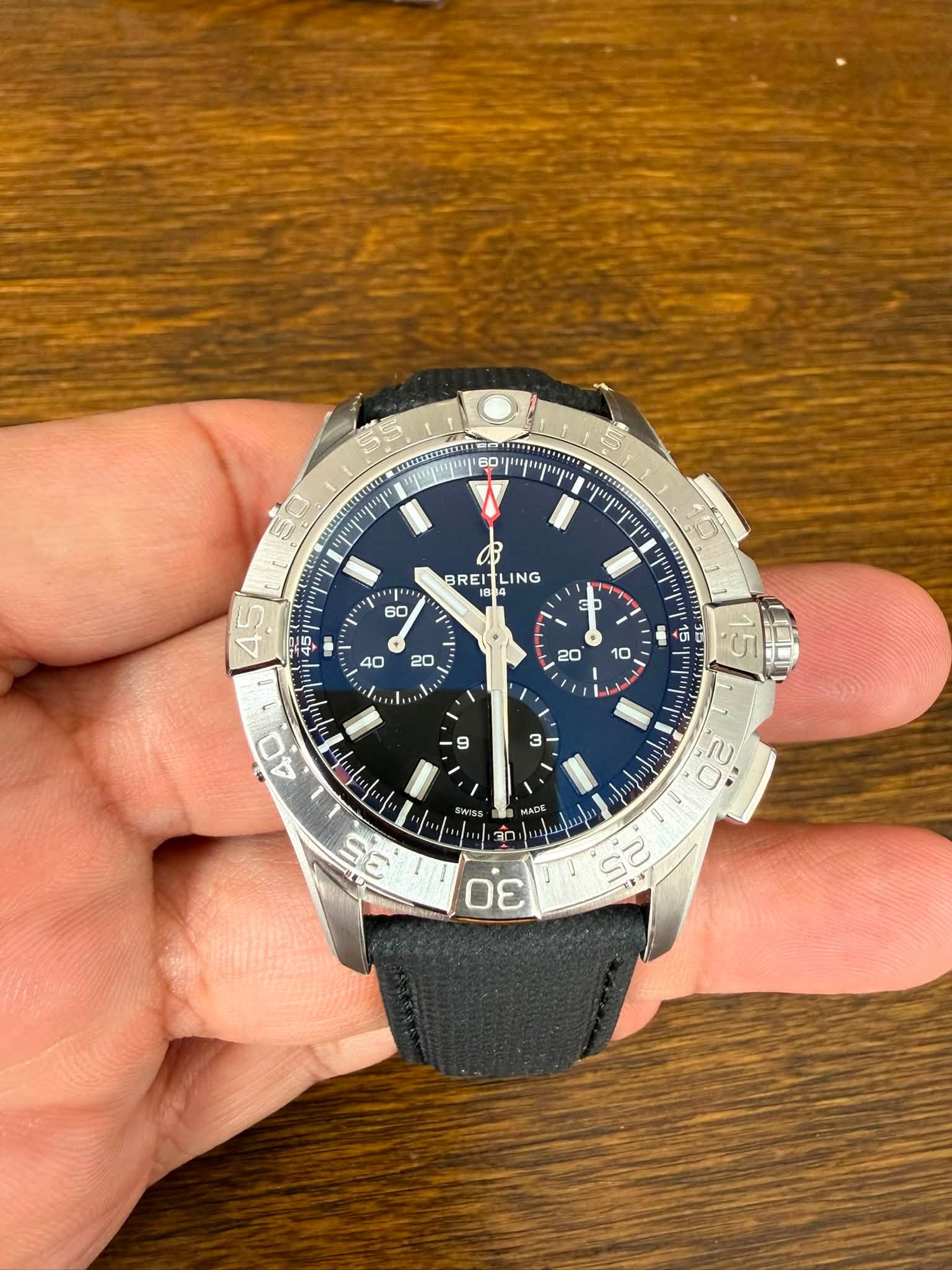May be an image of wrist watch and text that says 'ይ'ማግ' "ייוי BREI BREITLIN LING BDA E 20 15 10 감 יייןקיי SWIss ADE D '