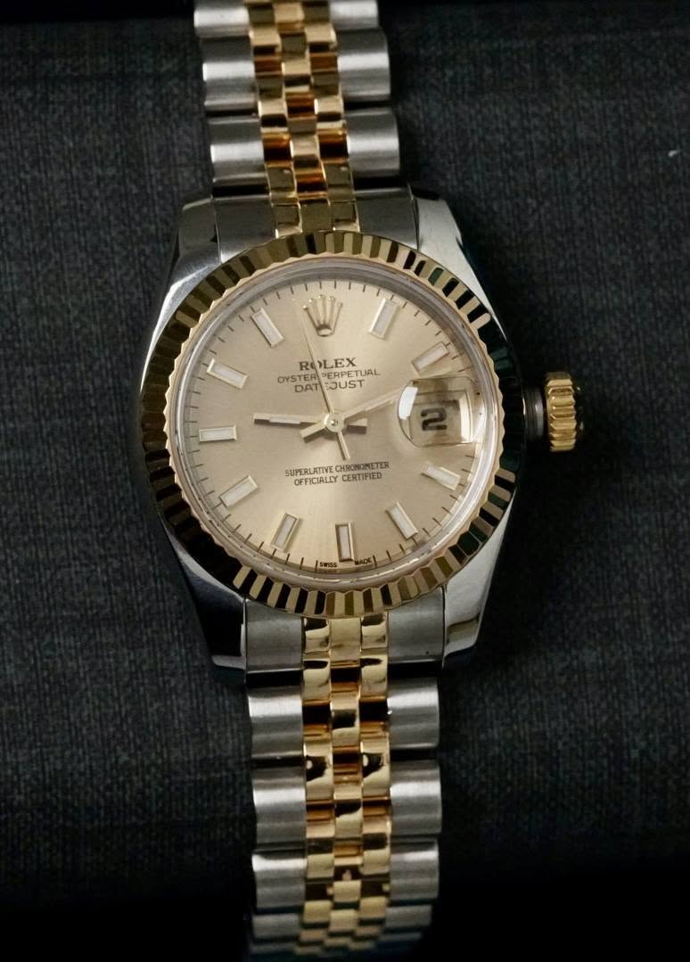 May be an image of wrist watch and text that says 'II LEX OYSTER ROLEX Re PERPET TUAL LIA DAT JUST SUPERLATIVE SUPERLATIVECHRONONETEK CHROMONETER OFFICIALLY CERTIFIED '