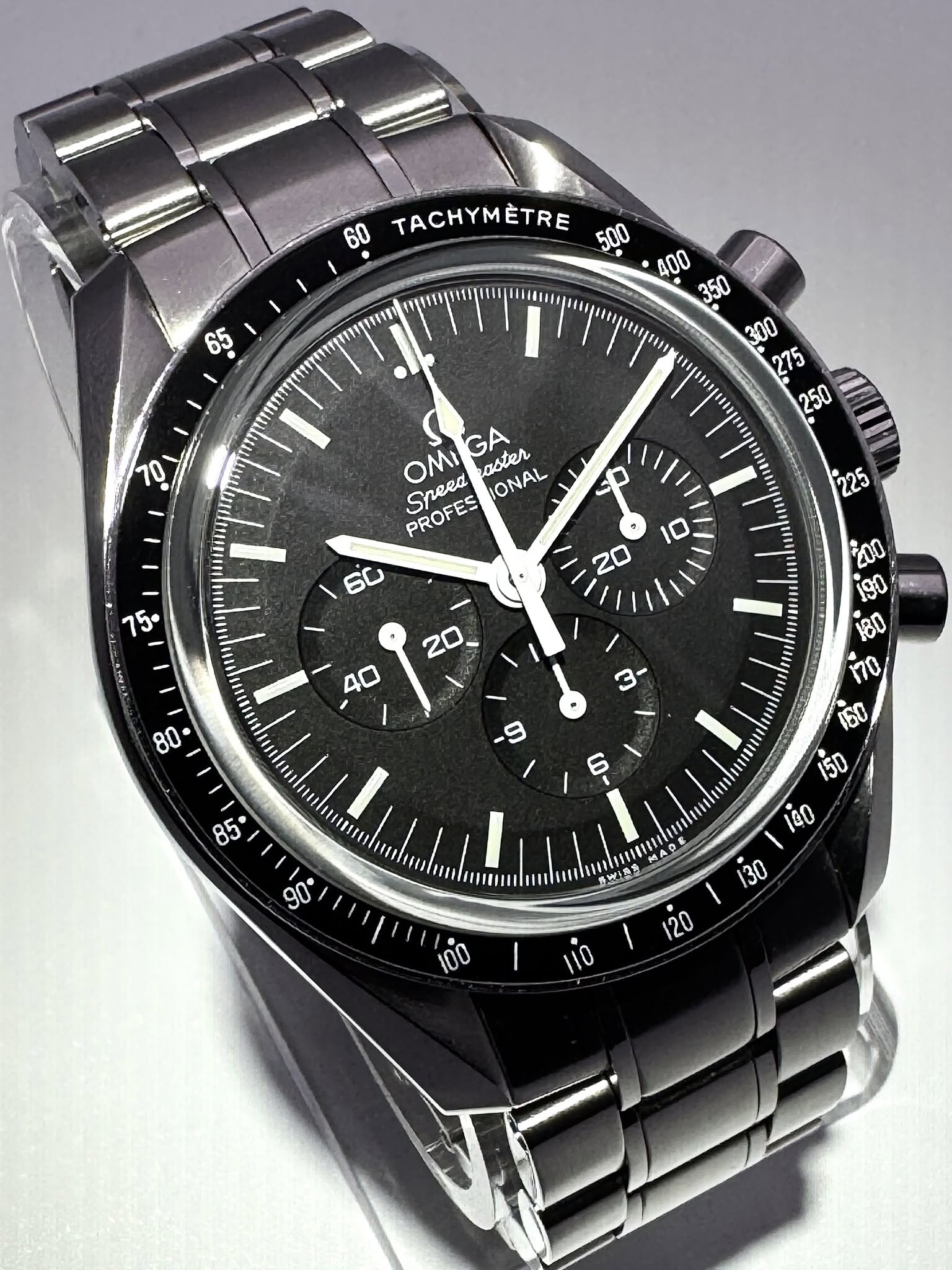 May be an image of wrist watch and text that says '60 TACHYMÈTRE 500 J Sreea OMI GA aster ONAL PROFES igo O8 I 120'