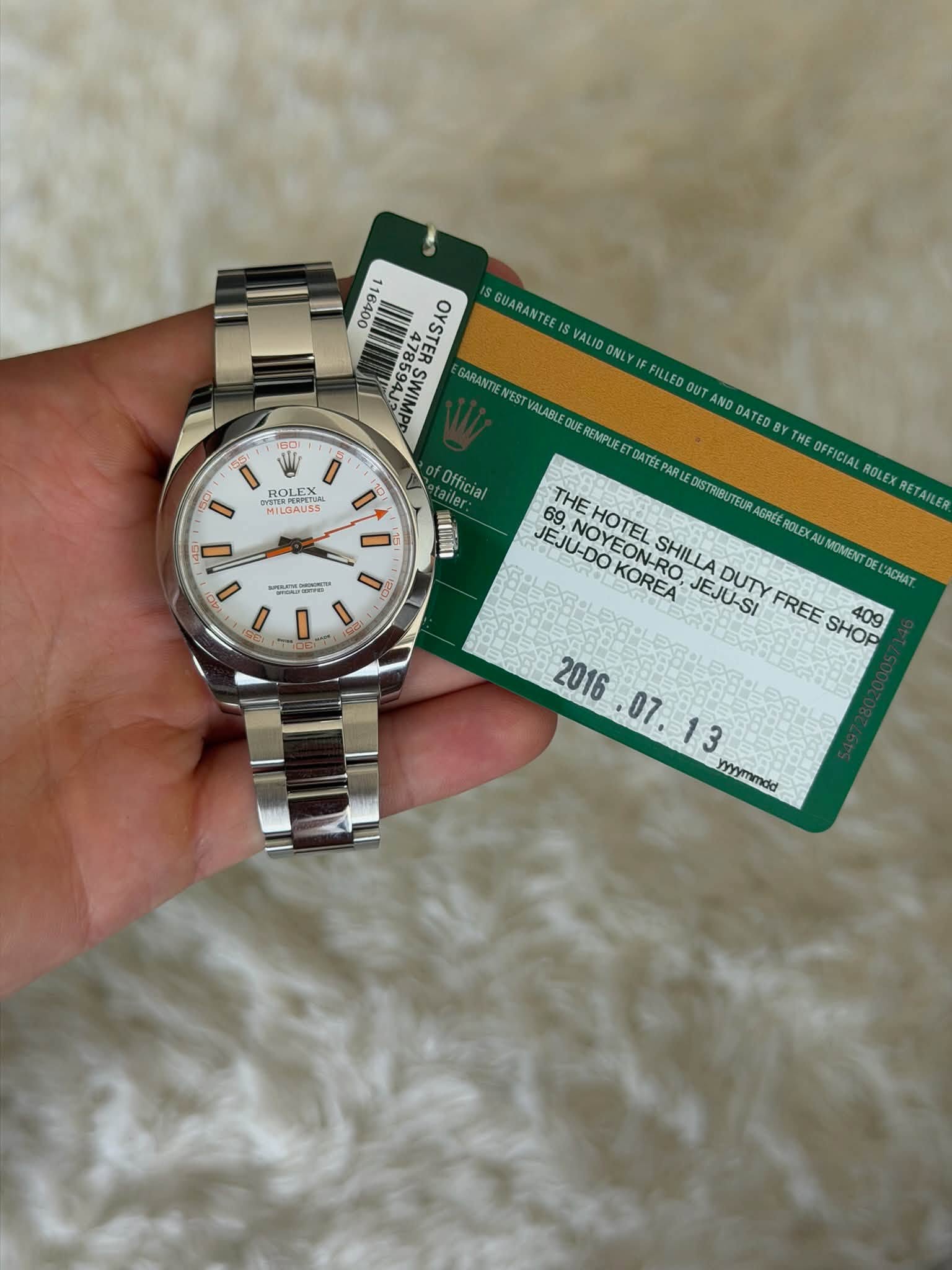 May be an image of wrist watch and text that says 'GUARANTEE EIS VALID ONLY FILLED UT T ND DATED THE HE FFICIAL ROLEX RETAILER HORBTIAL ROLEX NIIGAUSS yTRЛEHИTИЙ Official ailer:…