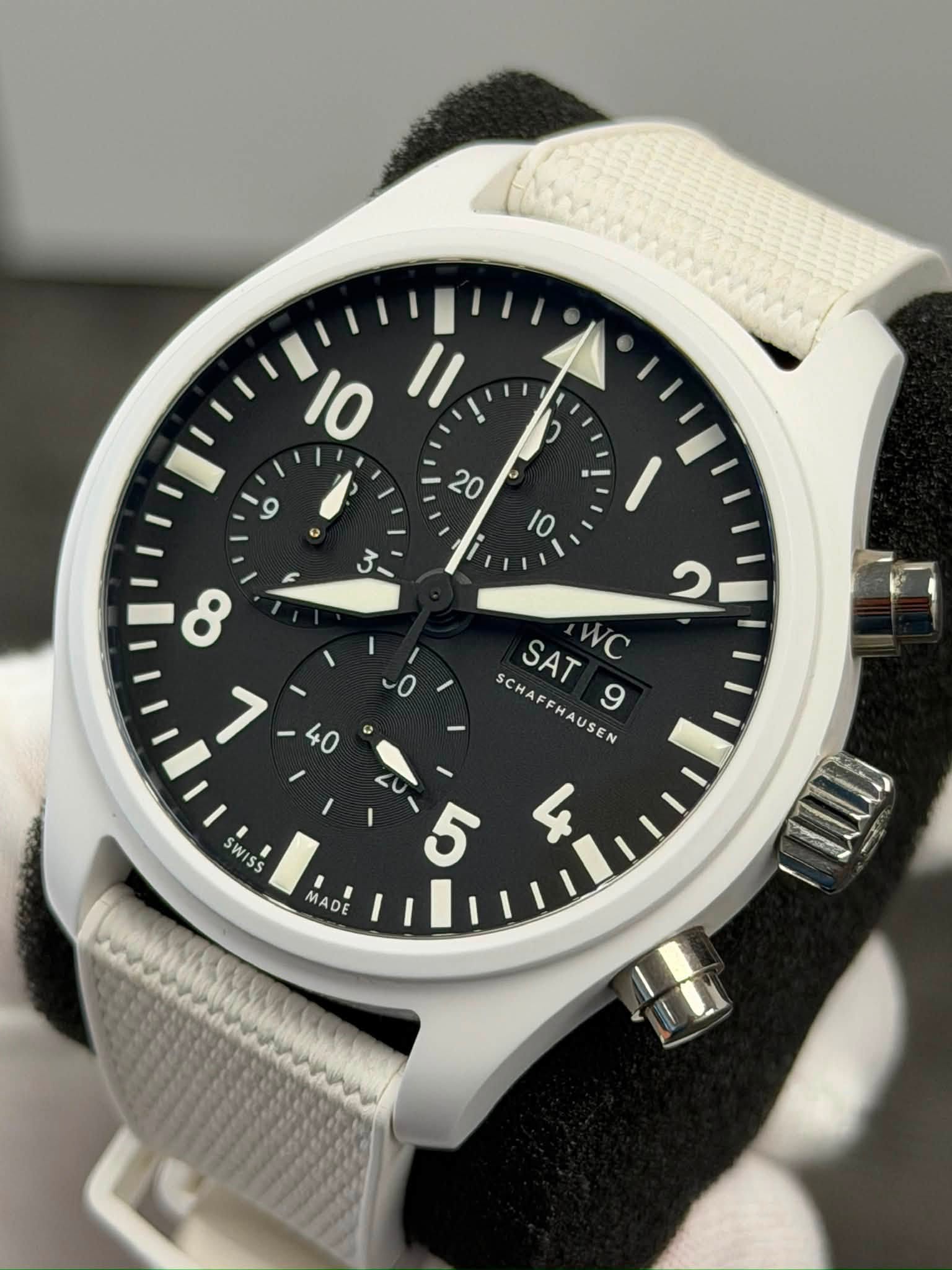 May be an image of wrist watch and text that says ' SAT WC SCHAFFHAUSEN SCHAFFHAUSEN SAT9 AFFHA FF 9 & SWISS SWI SS M MADE 5'