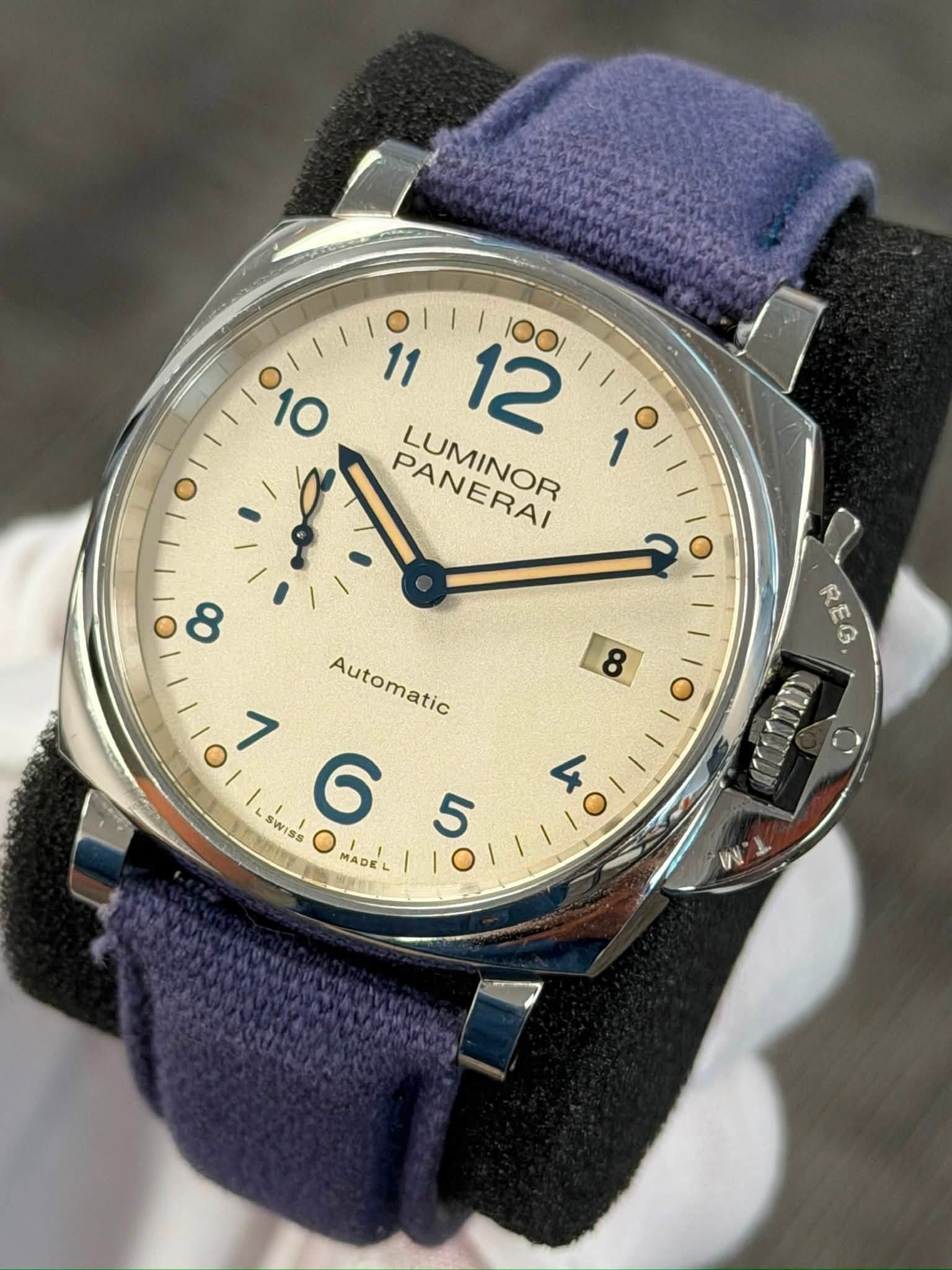 May be an image of wrist watch and text that says ' / PANERAI LUMINOR 8 8 REG. Automatic /O/lidmda LSWISS WISS 6 7 MADE 1ー 4 5'