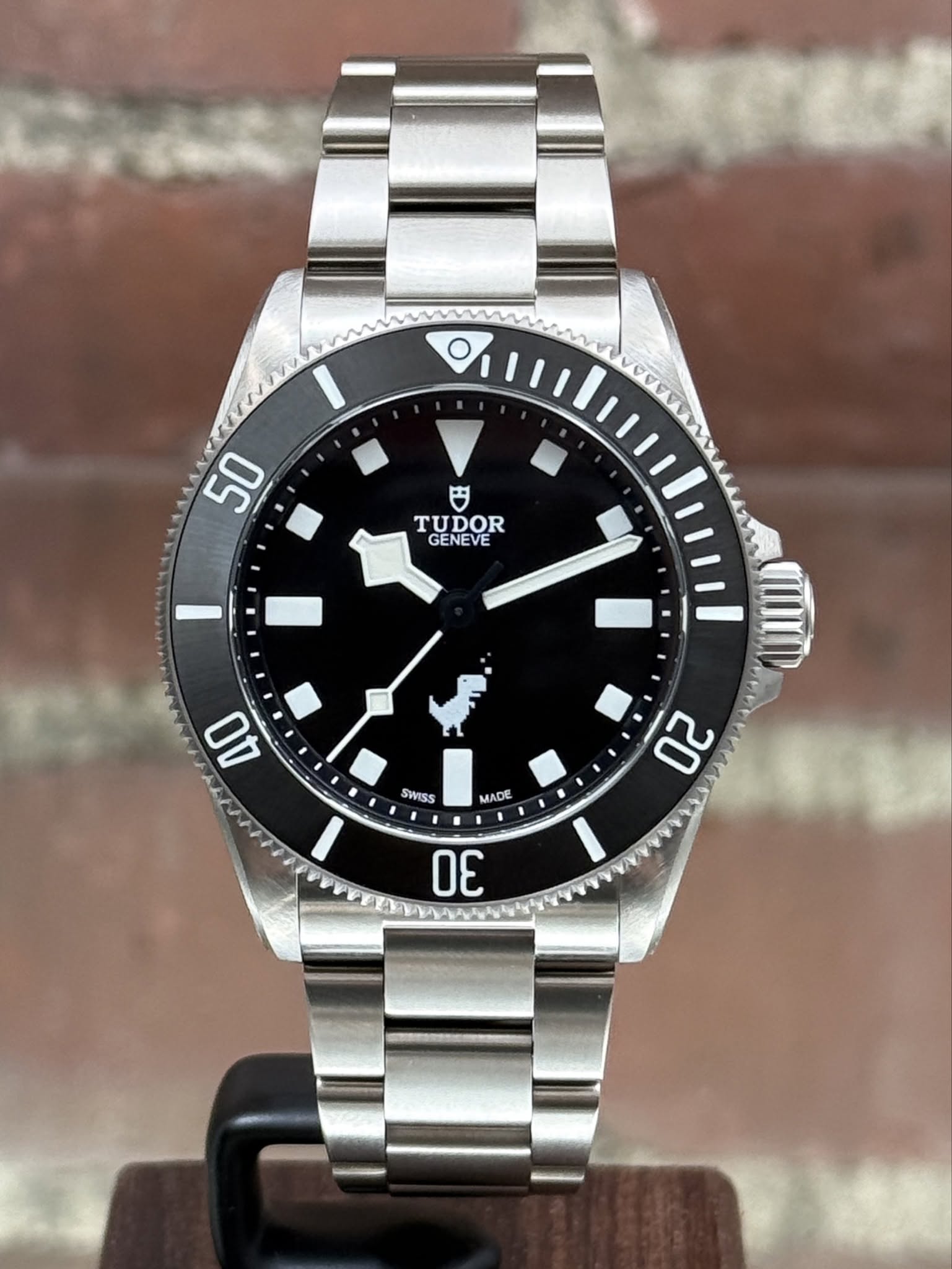 May be an image of wrist watch and text that says '50 TUDOR GENEVE I 40 SWISS MADE 20 2 30'