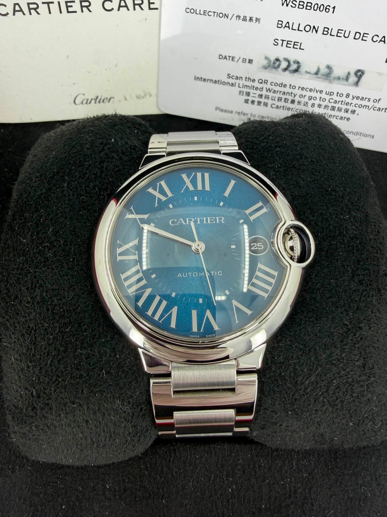 May be an image of wrist watch and text that says 'CARTIER CARE COLLECTION/作品系列 COLLECTION/ 作品系列 Cartier WSBB0061 BALLON BLEU DE CA STEEL DATE/B DATE 日期 3022 International Scan the…