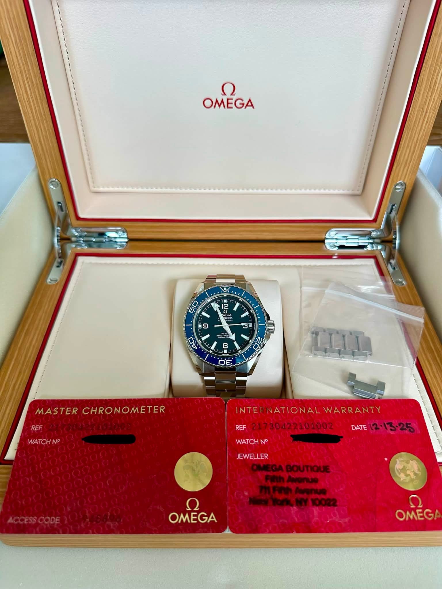 May be an image of wrist watch and text that says '9 2 2 I 50 D ۵4 T E D 3 ទល حن 6 DE WATCHN) MASTER CHRON CHRONOMETER ကေ INTEENATIONALWARRAN INTERNATI ATIONAL WARRANTY REF DATE…