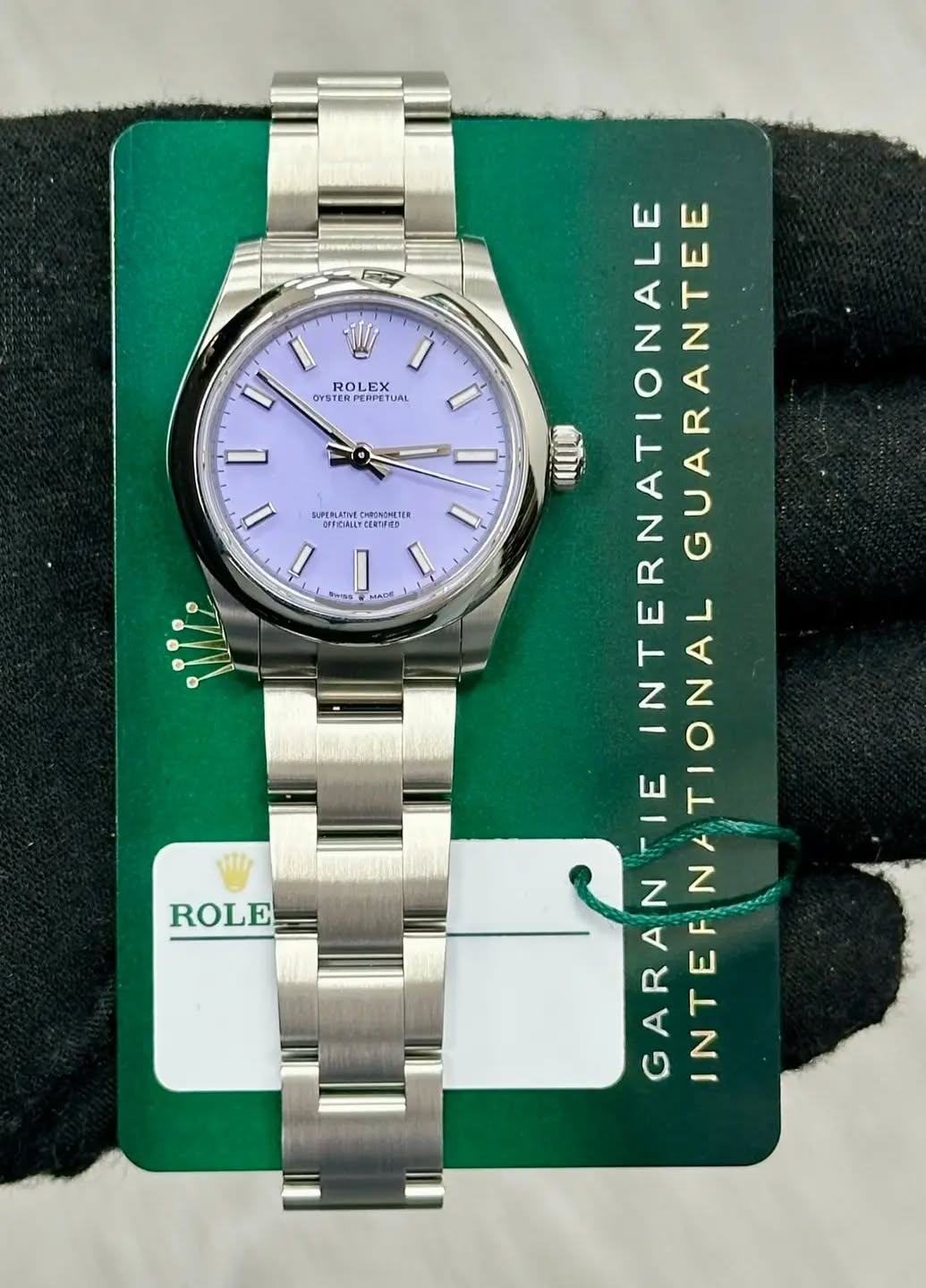 May be an image of wrist watch and text that says 'ROLEX OYSTER RPETUAL 0 SAPERLATINE SHhONbeETER ウおしでで約手進か SWSS MACA MADE E ROLE INTERNATIONALI LGUARANTEE NTEE TIONALGUARANTEE…