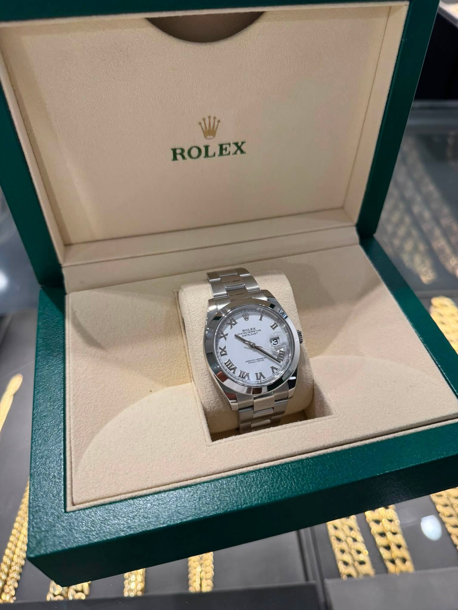 May be an image of wrist watch and text that says 'W ROLEX ROLEX S #인드 YAI II I 3 - IX VIII ዝርሰ S 있코'
