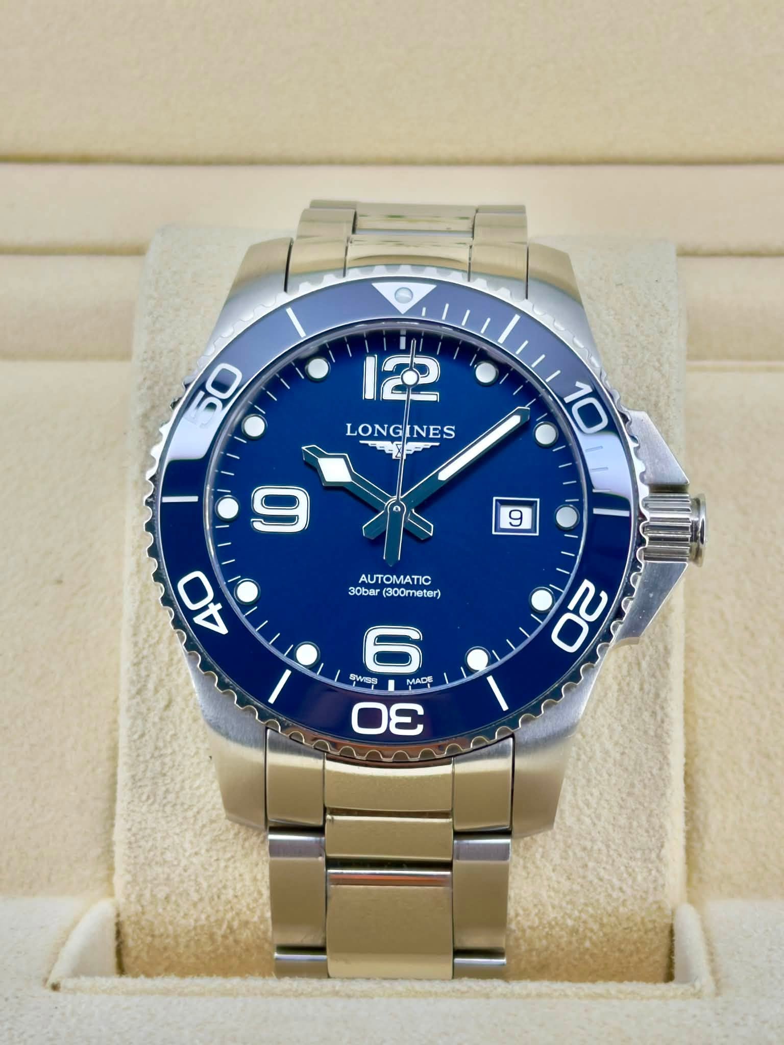 May be an image of wrist watch and text that says '50 12 LONGINES 30bar (300meter) 20 SWeR SWRL SWIST m- 3 6 ωω MADE'