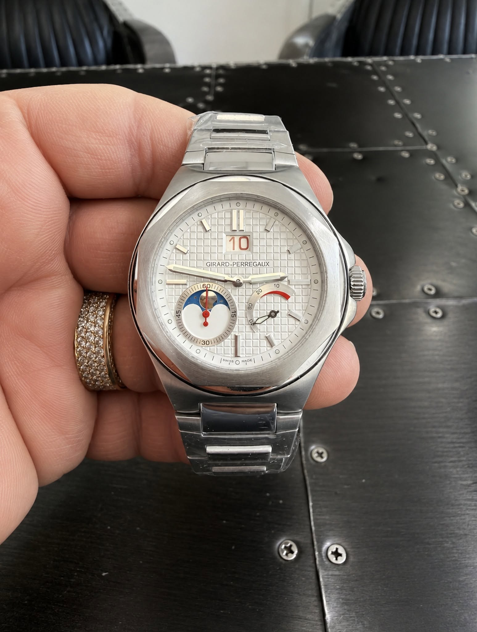 May be an image of wrist watch and text that says 'o T O 10 o GIRARD PERREGAUX 160/11 10 O 80 o O 114 O 3 0 30 ٥ /mMpro MyDe o'