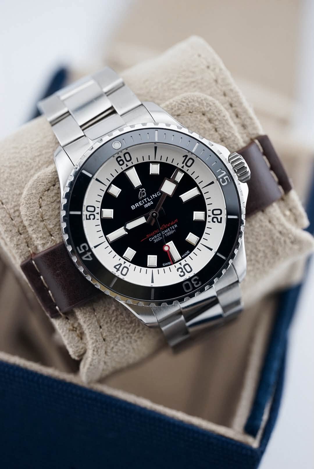 May be an image of wrist watch and text that says '60 10 15 BF REIT EITL 1884 884 ٤د NG 50 20 I RETER 45 I ot Οε'