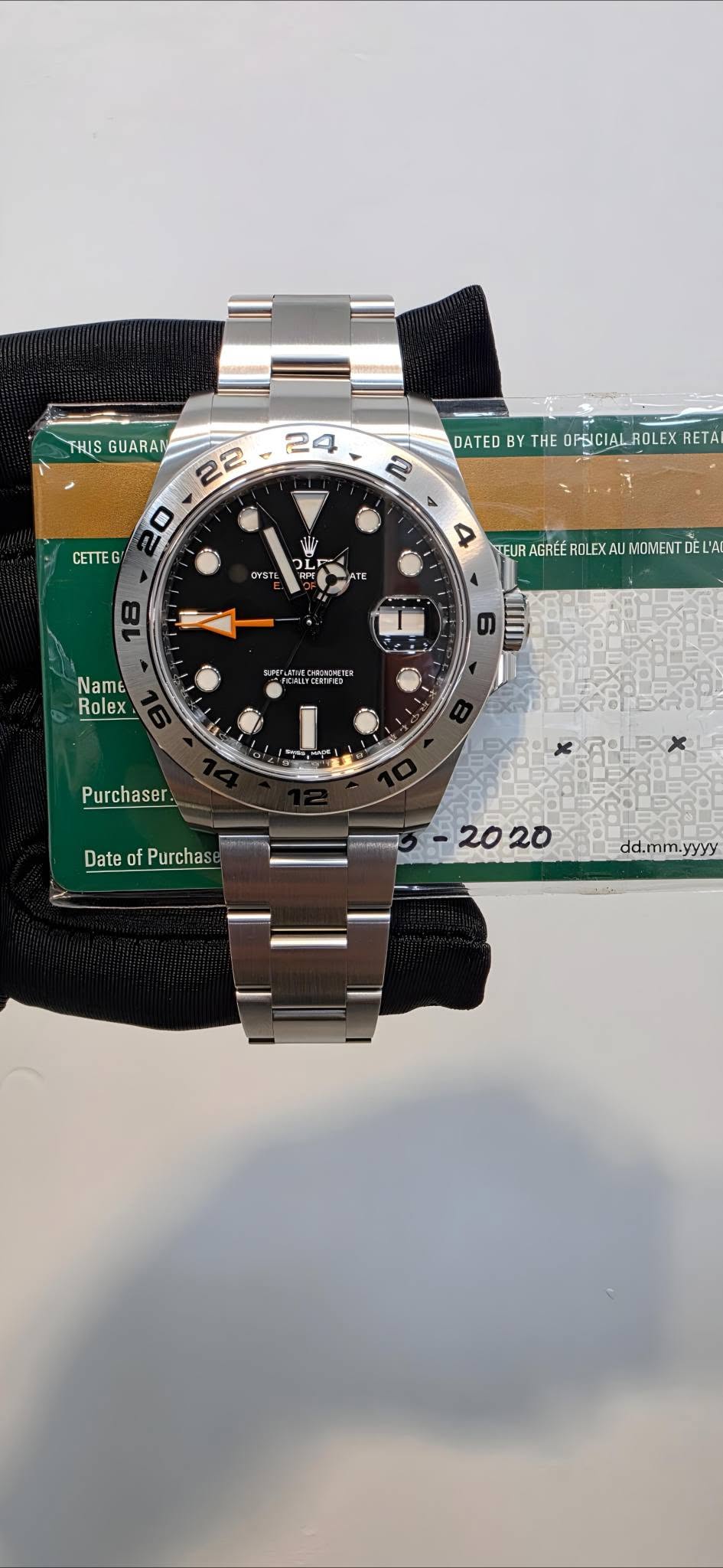 May be an image of wrist watch and text that says 'TILS GUARA 24 22 2 DATED BY TH HEC OFSICIALROLEN DATEDBYTHEOFSICIALROLEXRE RETA CETTEG DL OYSTL of A WFURAERE.ROLEXAUIIETDEH EREE…