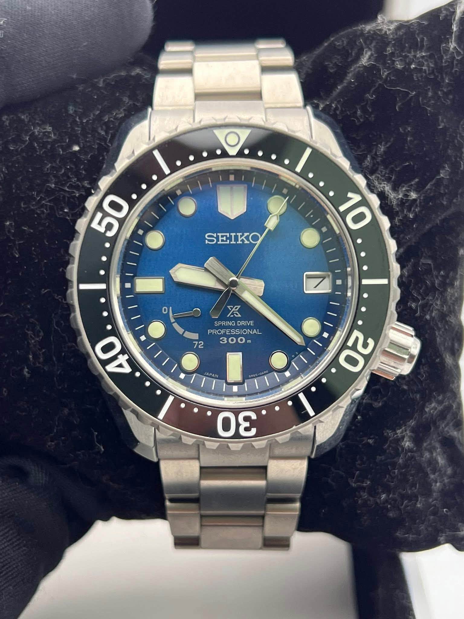 May be an image of wrist watch and text that says '50 SEIKO 10 0 R SPRINGDRIVE DRIVE PROFESSIONAL PROF ROFESSIONAL 72 300m 40 20 σε'