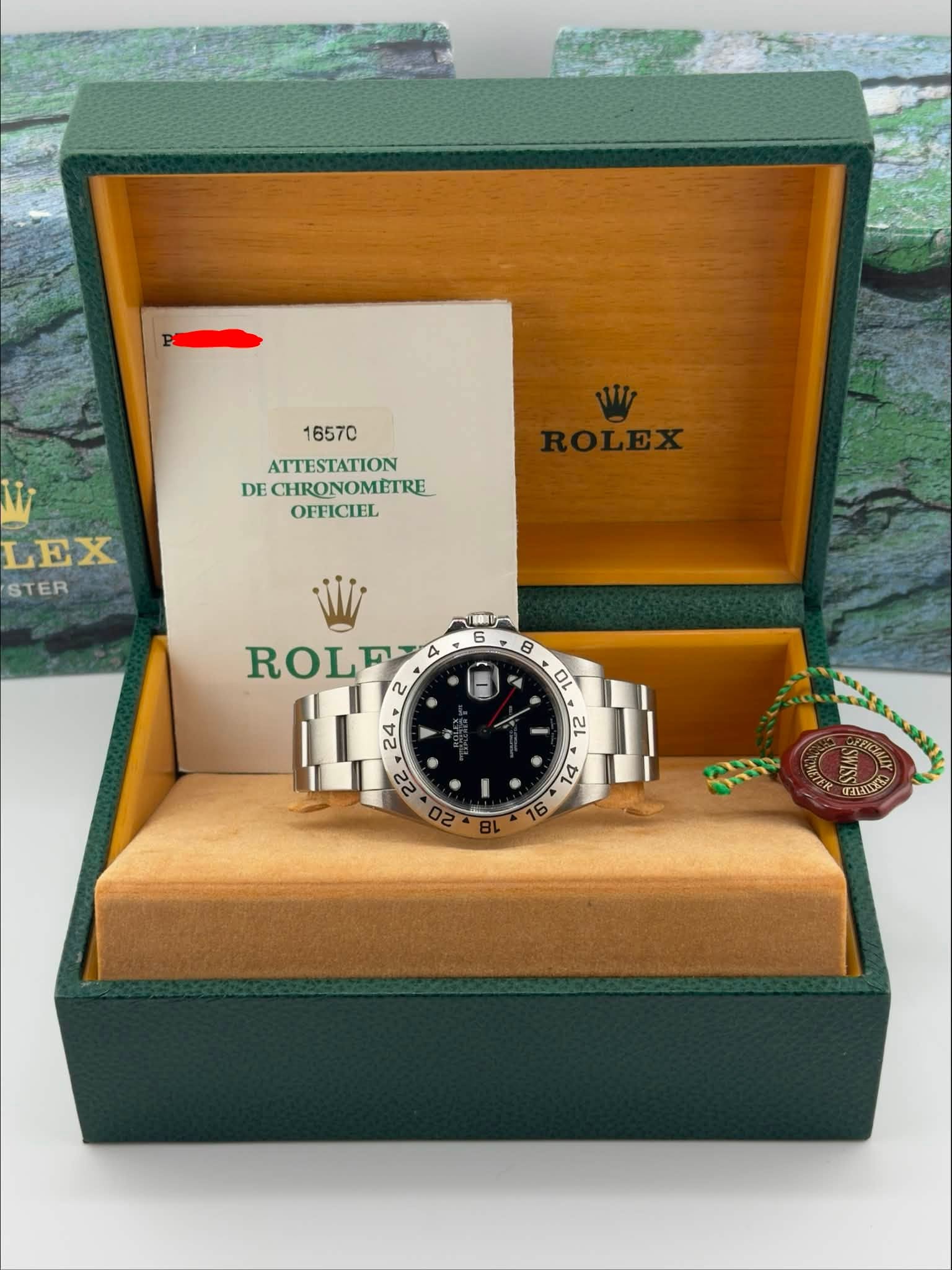 May be an image of wrist watch and text that says '16570 ATTESTATION DE DECHRONOMETRE OFFICIEL LEX STER 6 ROLEZA 4 2 B 8 OL 2L 1L 9L FI'
