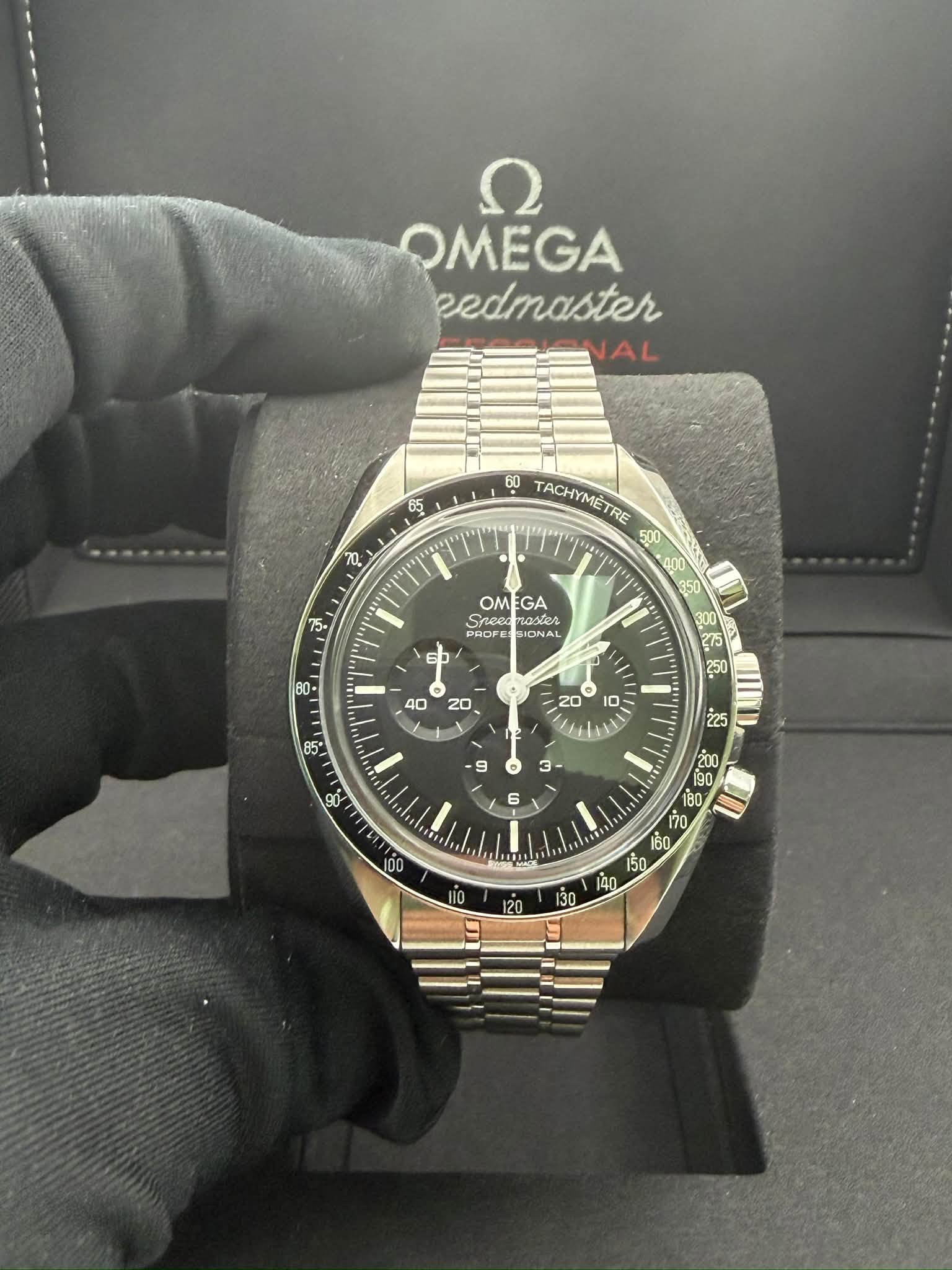 May be an image of ‎wrist watch and ‎text that says '‎ח OMEGA sedmaster AL មុូ t 60 TACHYMETRE RE 500 0 بی OMEGA GA Sree PROFE SIONAL 8 စေ 日0円 B S 20 10 ن 9 6 ٥ 0 ف ,00 20 O0 ‎'‎‎