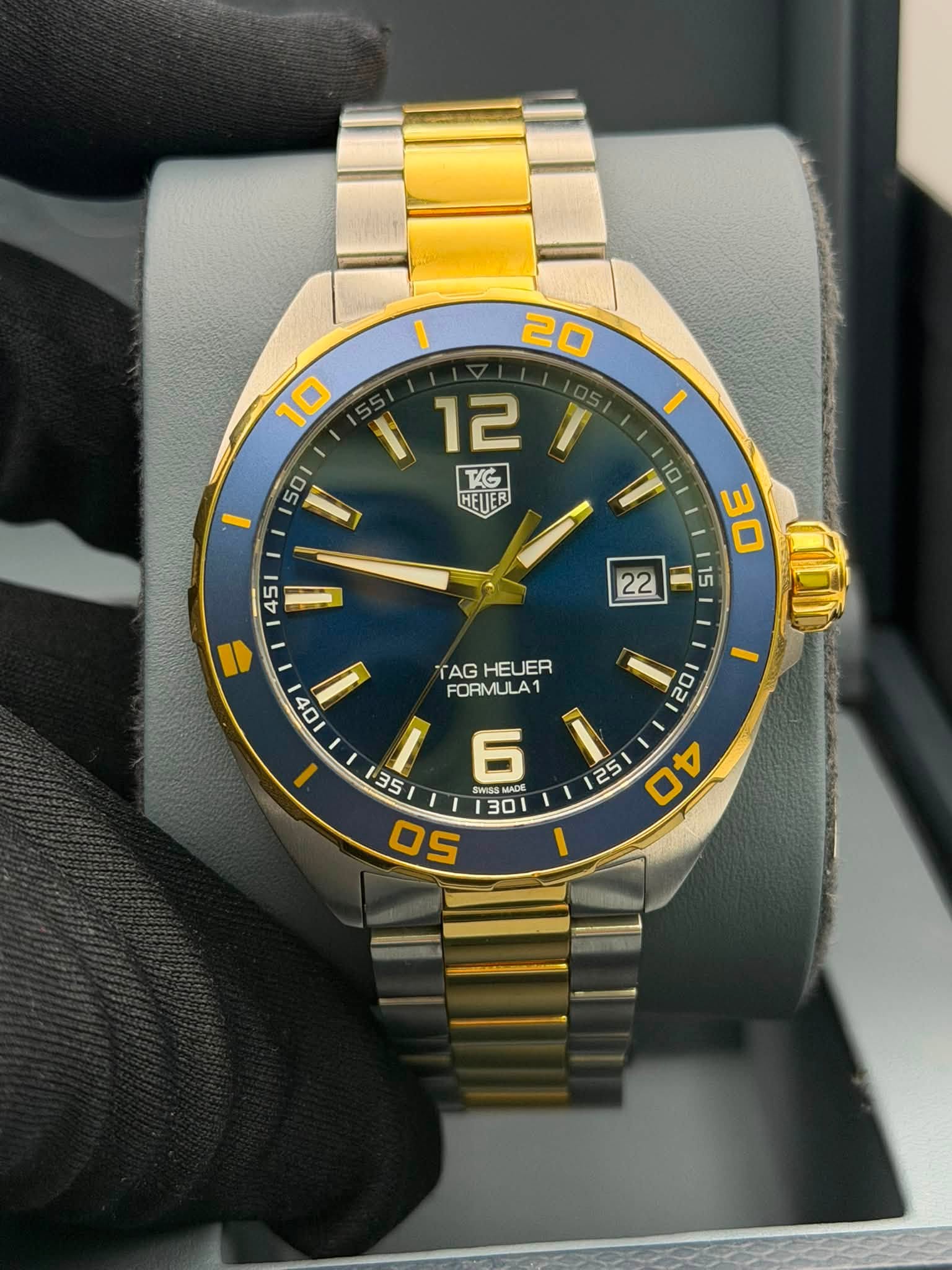 May be an image of wrist watch and text that says ' T 50 U TG HEUER I 10 5T 45 = 22 30 面 15 44 02 TAG TAGHEUER HEUER FORMULA1 m SE 1 6 i SWISSMADE 25 5 は 40 4 0시 50 130'