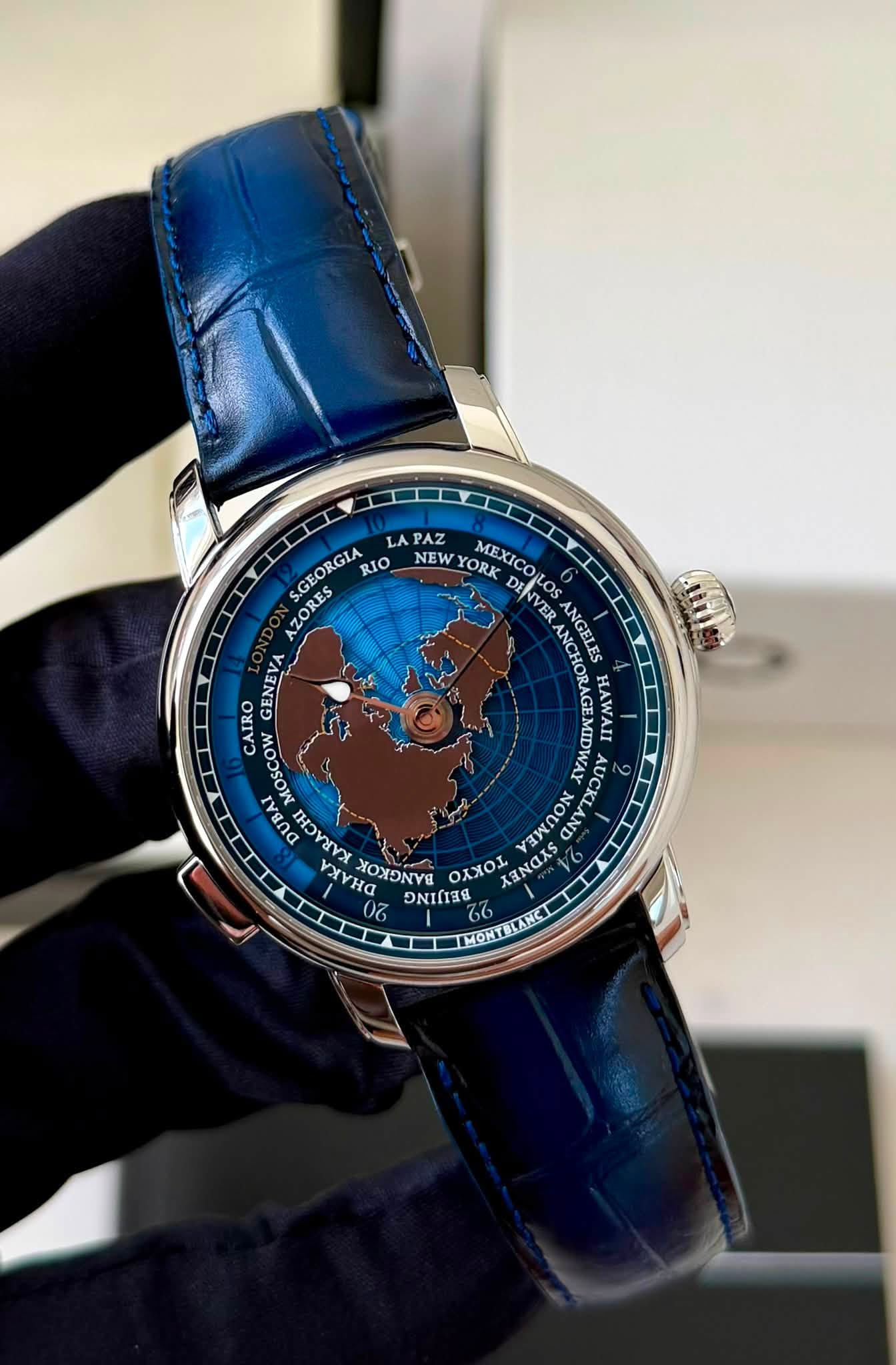 May be an image of map, wrist watch and text that says 'LAPAZ PAZ S.GEORGIA LA RIO NEW YORK MEXI NEWYORK ZORES DINVER DIN ANCHORAGEMI ANGEICHORAGEMIDWA ANGELES LOS LOS ANCHOR…