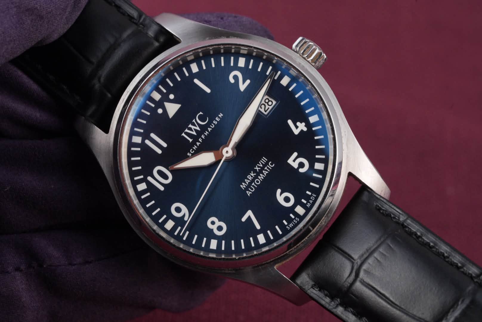 May be an image of wrist watch and text that says 'cOm 2 28 IWC SCHAFFHAUSEN SCHAFF HAUSEN SH 4 10 MARKXVI 5 MARK AUTOMATIC XVIII و 8 7 6 ٢ 40'