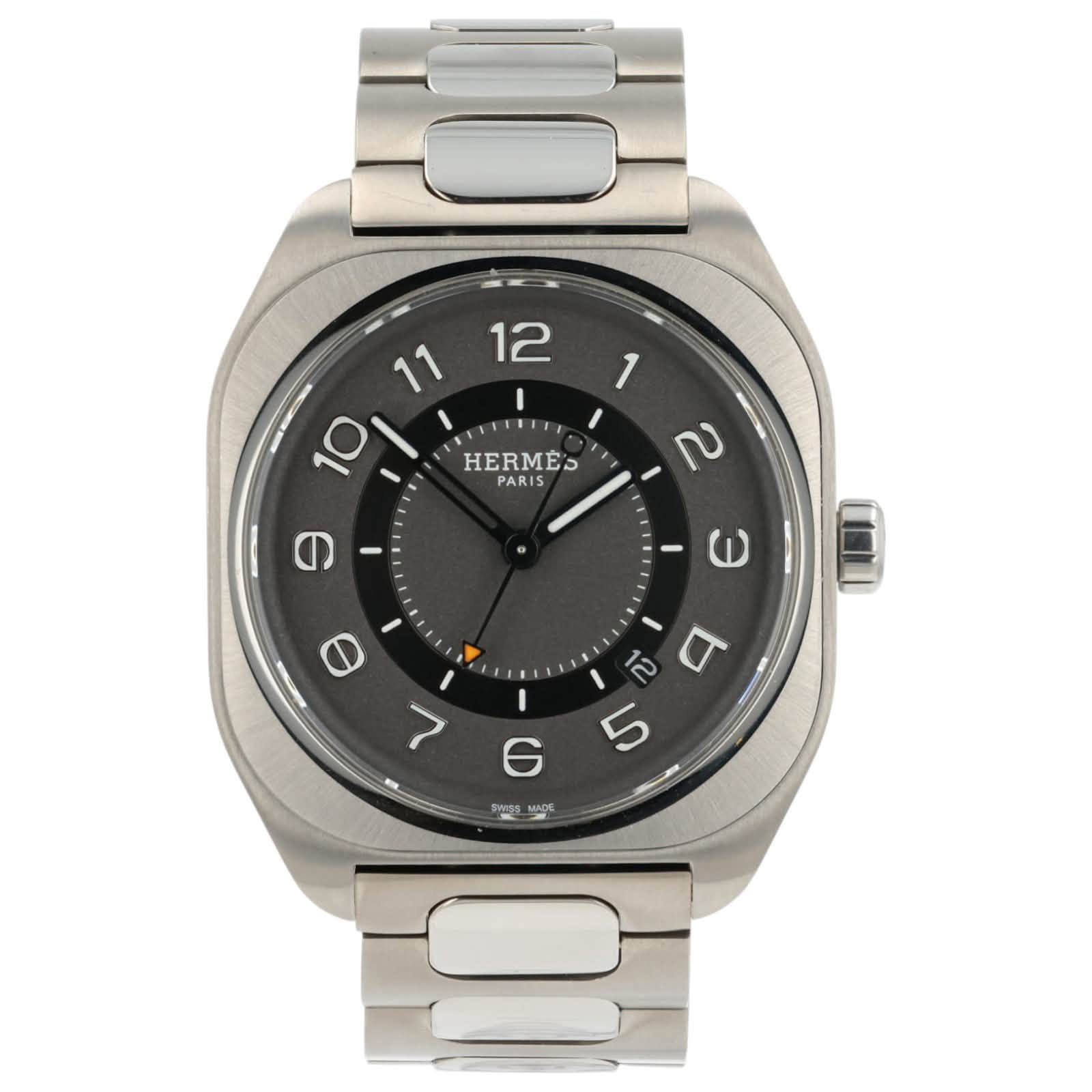 May be an image of wrist watch and text that says '12 I 1 I ನ 11 10 の PARIS 3 I ١ 12 J 7 SWISS MADE AADE'