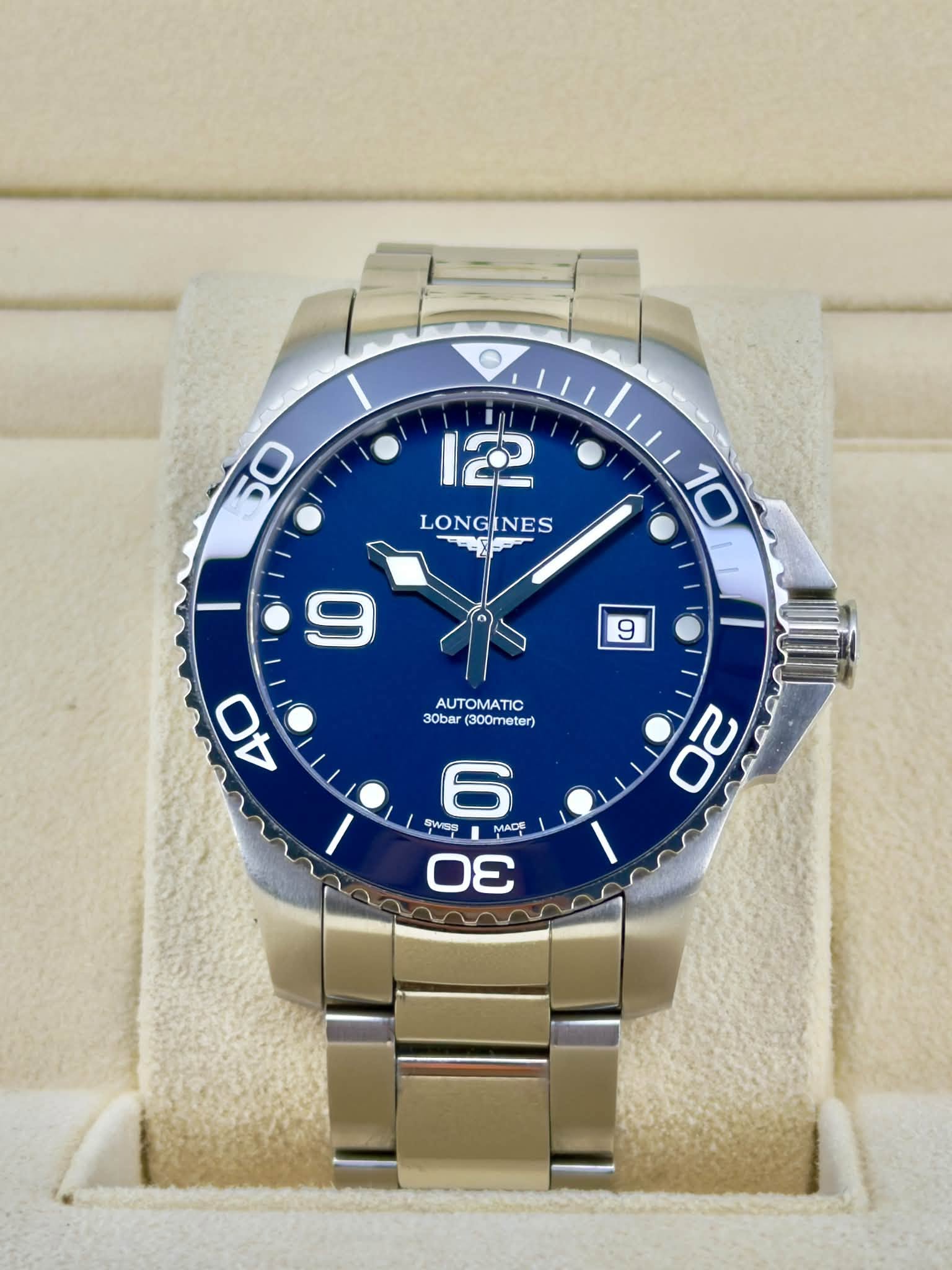 May be an image of wrist watch and text that says '50 12 LONGINES INES LONG 30ber (300meter) 20 SWISS W MADE 6 mE 3'