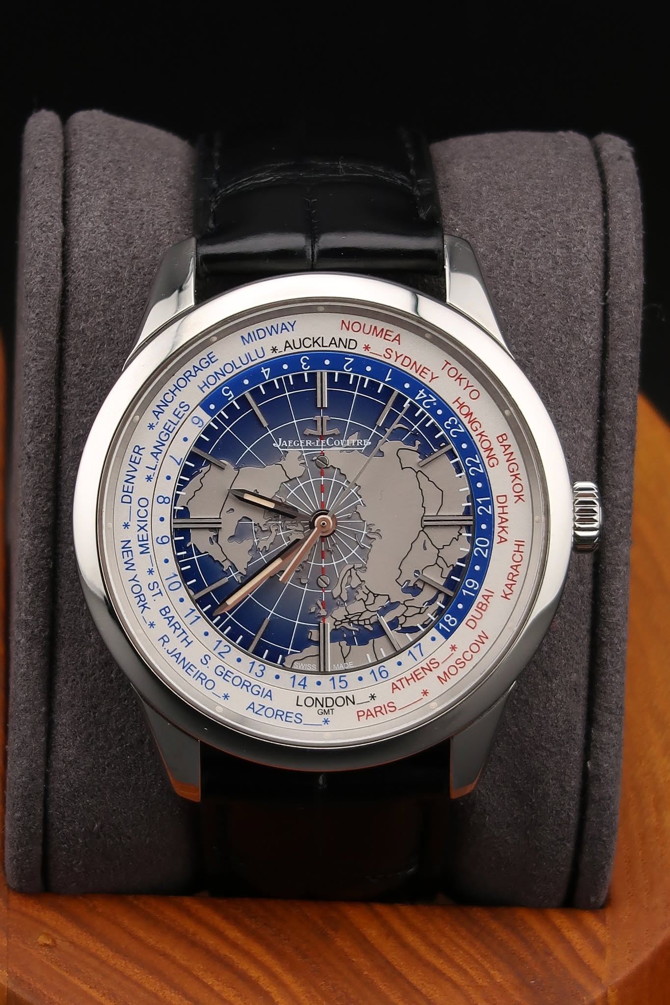 May be an image of digital watch and text that says 'JAKGERAIFCOLITRI CONTTRE AEGER MIDWAY AUCKLAND *mS *_SYDNE YDNEY TOKYO NOUMEA #ANCHORAGE ANGELES HONOLULU م ג1 22 DENVER *…