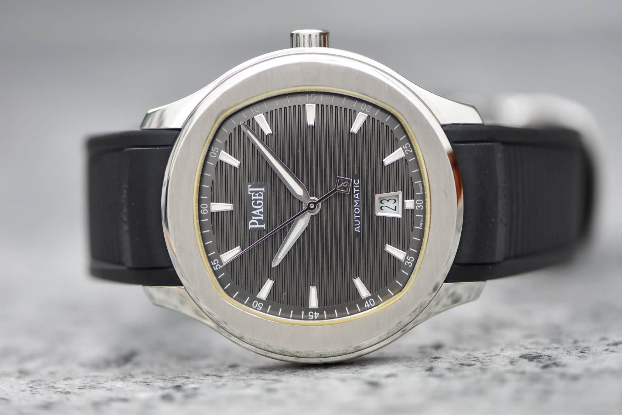 May be an image of wrist watch and text that says '05 25 60 ม PIAGEL 23 ا۰ا 30 lual AUTOMATIC '