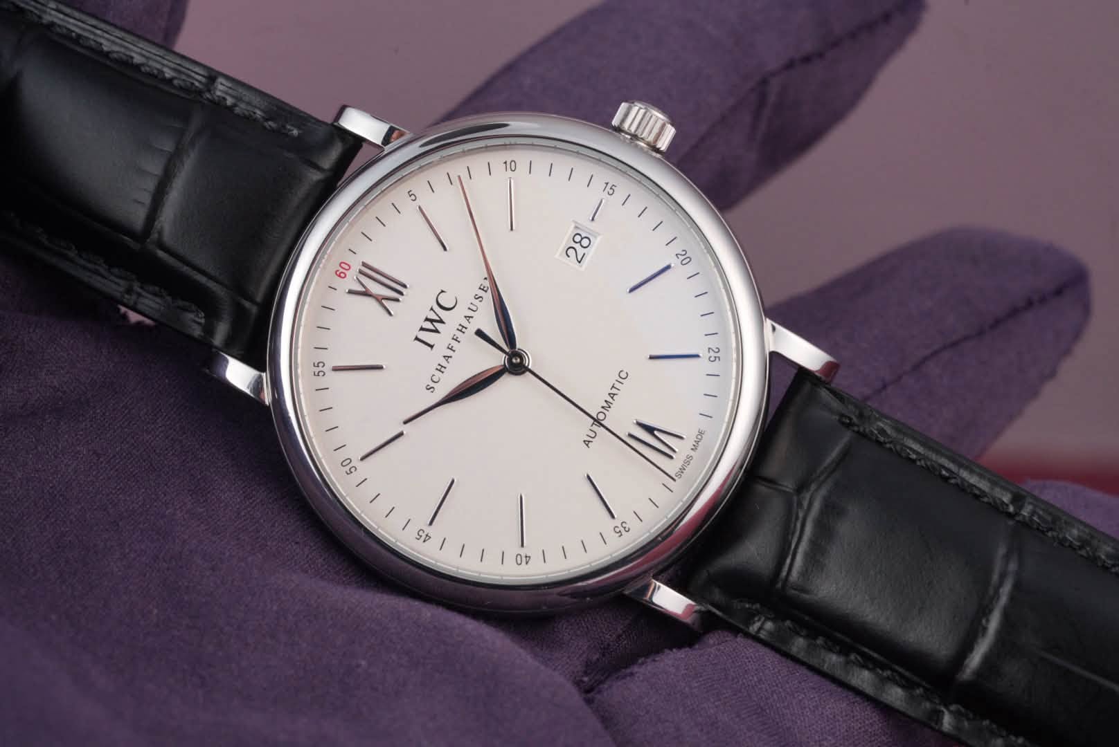 May be an image of wrist watch and text that says ' | 60 XII IWC SCHAFFHAUSEY 55 25 50 I MATIC AU IA MADE MADE SWISS SP ى 00'