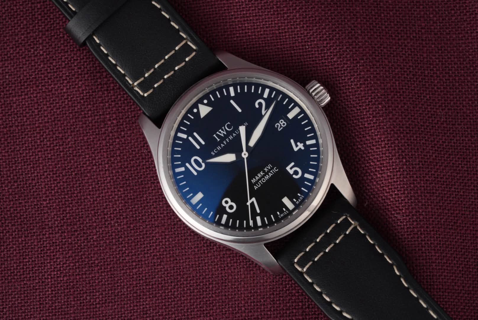 May be an image of wrist watch and text that says '(0 م 28 4 5 IWC 혼량 10 V' MARKX XVI UTOM AUTOM OIOMA ထ'