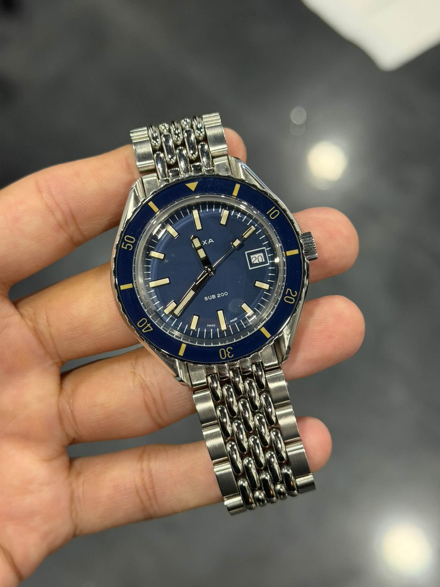 May be an image of wrist watch and text that says '1 7 50 7 A 20 ١ BUB SUB200 200'