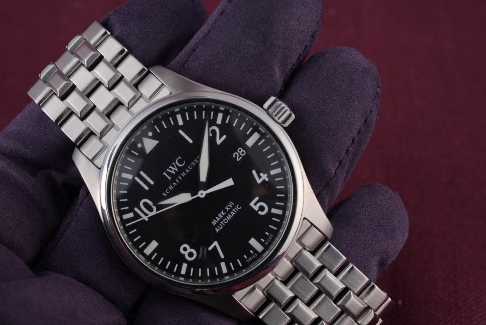 May be an image of wrist watch and text that says 'Lm 28 8 ا M0 || IWC 10 MARKX AUTOMATIC 5'