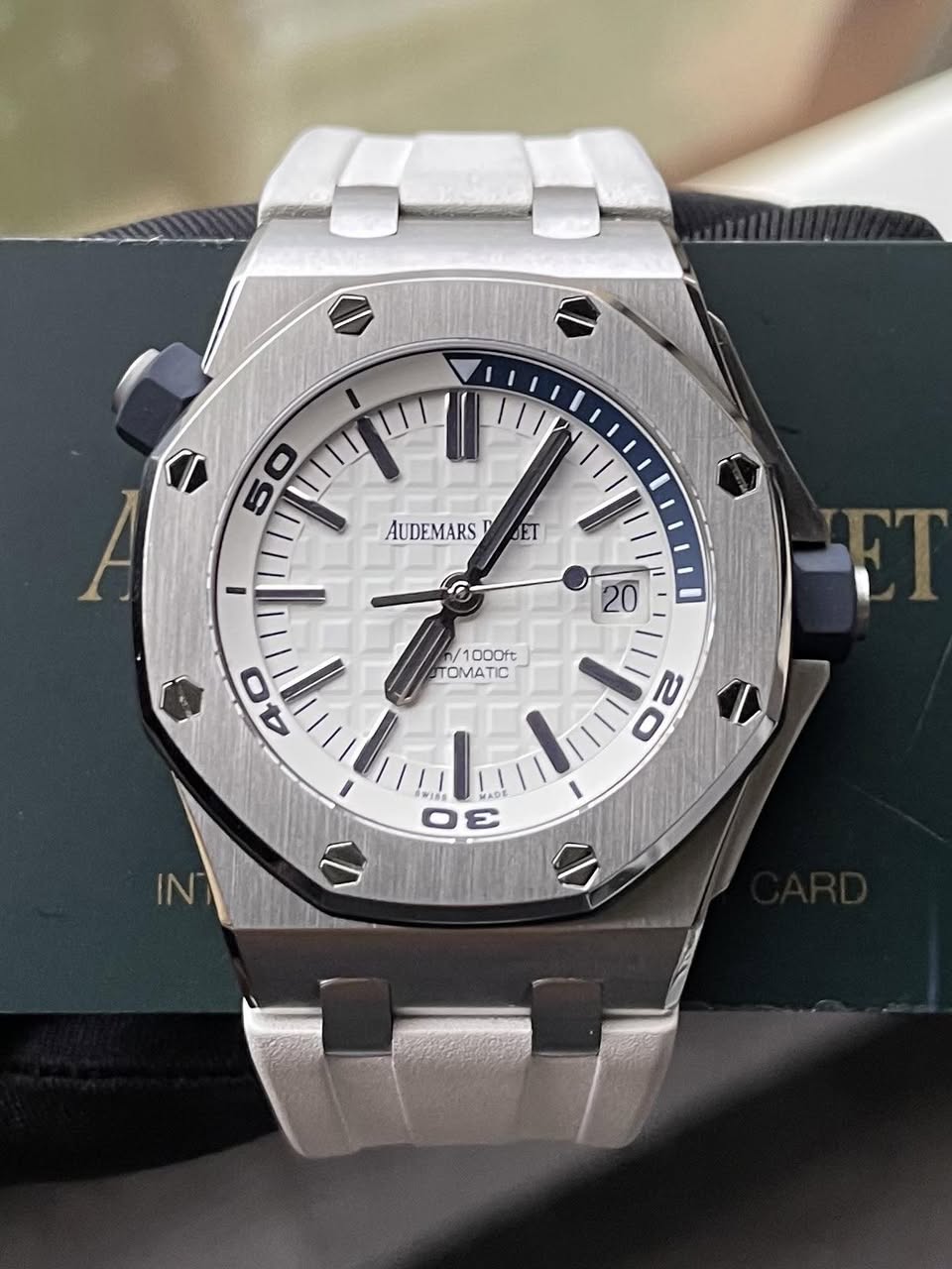 May be an image of wrist watch and text that says '50 AUDEMARS AUDEMARSET D JET 20 /1000ft TOMATIC TC 40 e ย MAD i ME O 0ε N b IN'