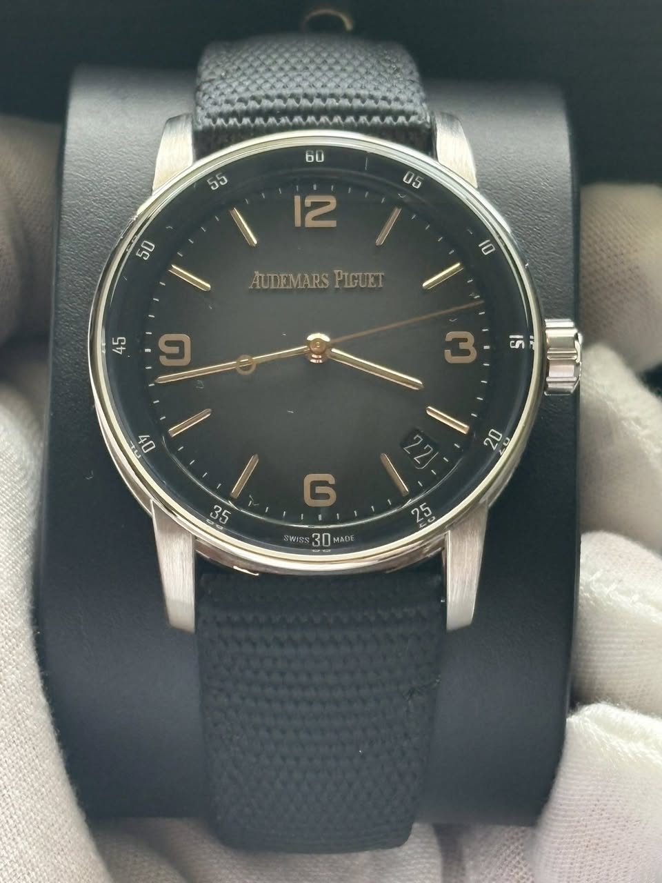May be an image of digital watch and text that says ' AUDEMARS PIGUET 45 פ IS 3 0 20 ふり 27 D0 35 G WISS 30 $30M AD 25 25'