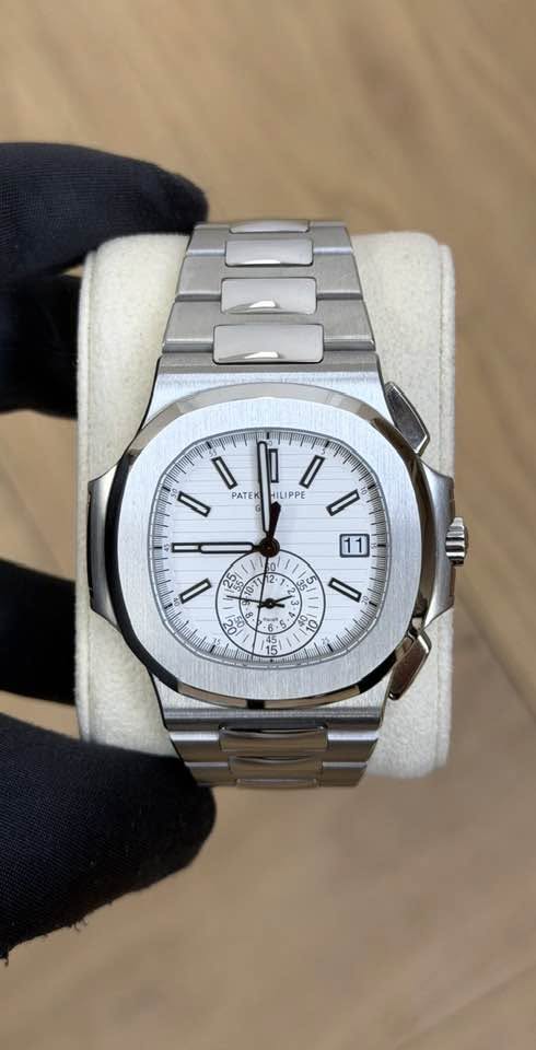 May be an image of wrist watch and text that says 'ምማ I 0 / E I PATE ILIPPE 11 2- ViS S 오늘 TO 20l 秋 I 10 6: 15'