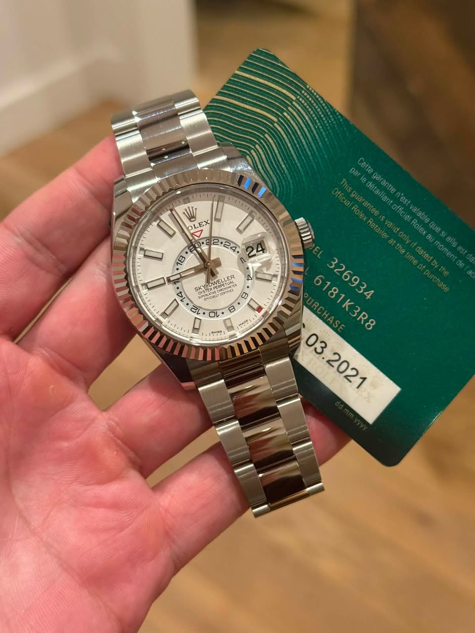 May be an image of wrist watch and text that says 'LEO D W EX D 18 0+ 2.24 "OWELL P NT ผล COGY + 9 九る 6 0 8 1 חשו 14 14 21 T 6181K3R8 3R8 '