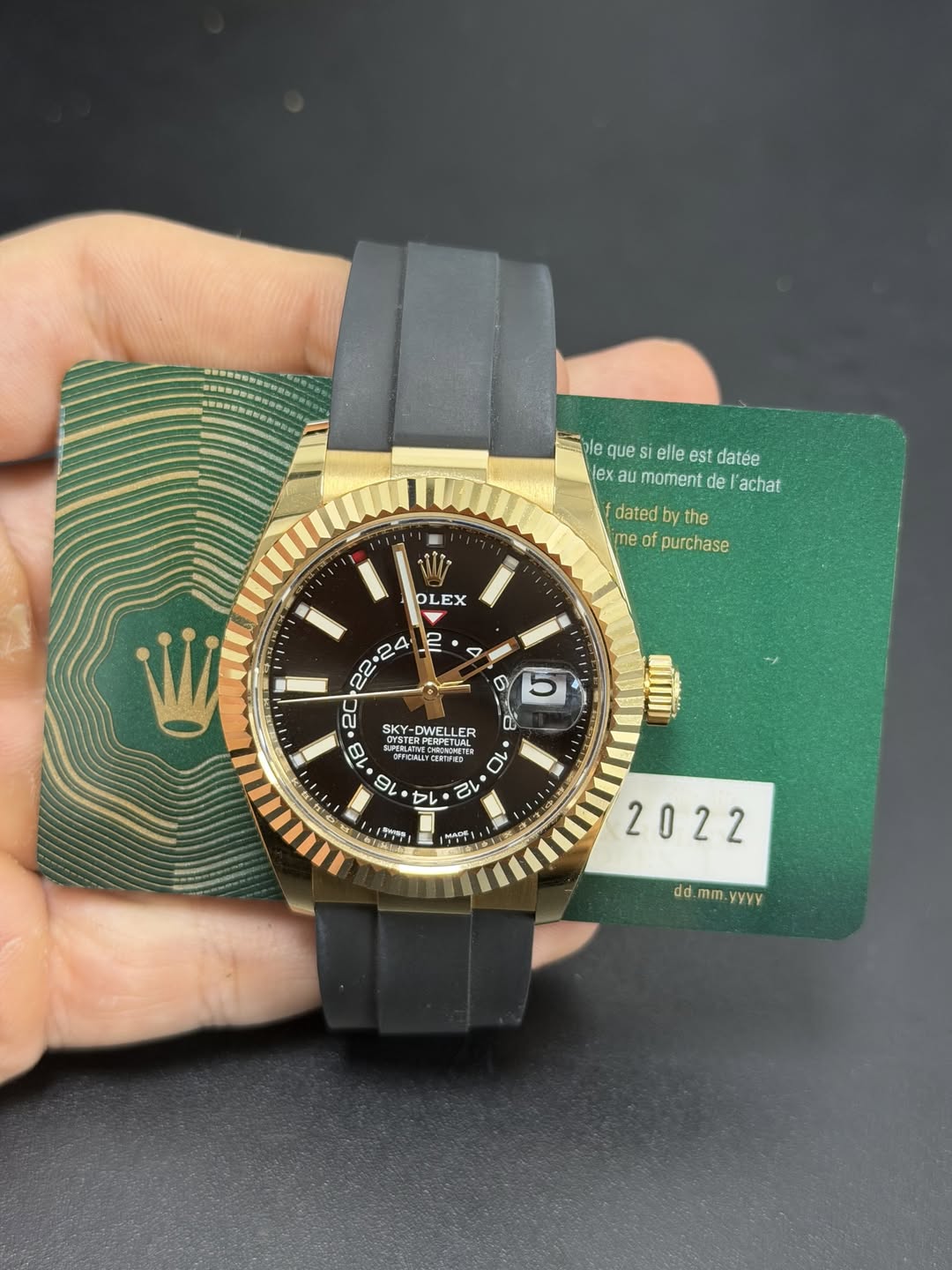 May be an image of wrist watch and text that says 'ble que elle est datée ex moment de| achat dated by the me of purchase MTZ PL PLEX EX 4 0 יויזי SKY-DWELLER 18 BIAE ロレ Q ロレ…