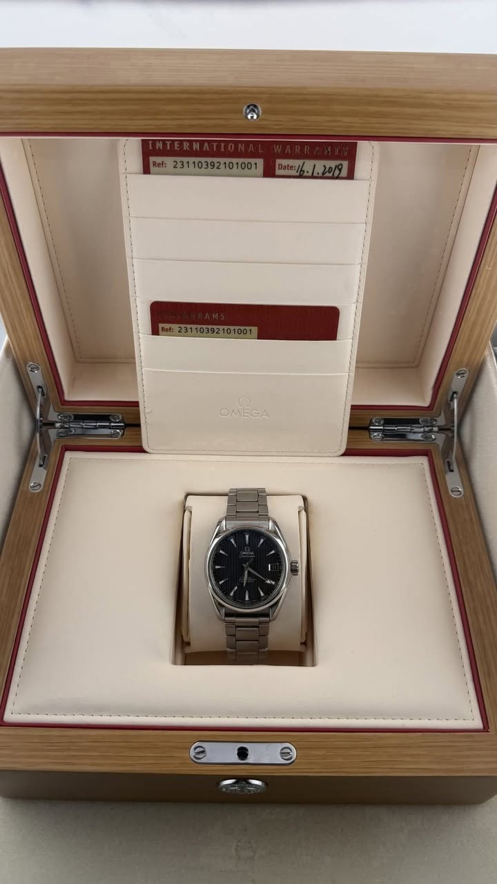 May be an image of wrist watch and text that says 'Ref: : ate: MEC'