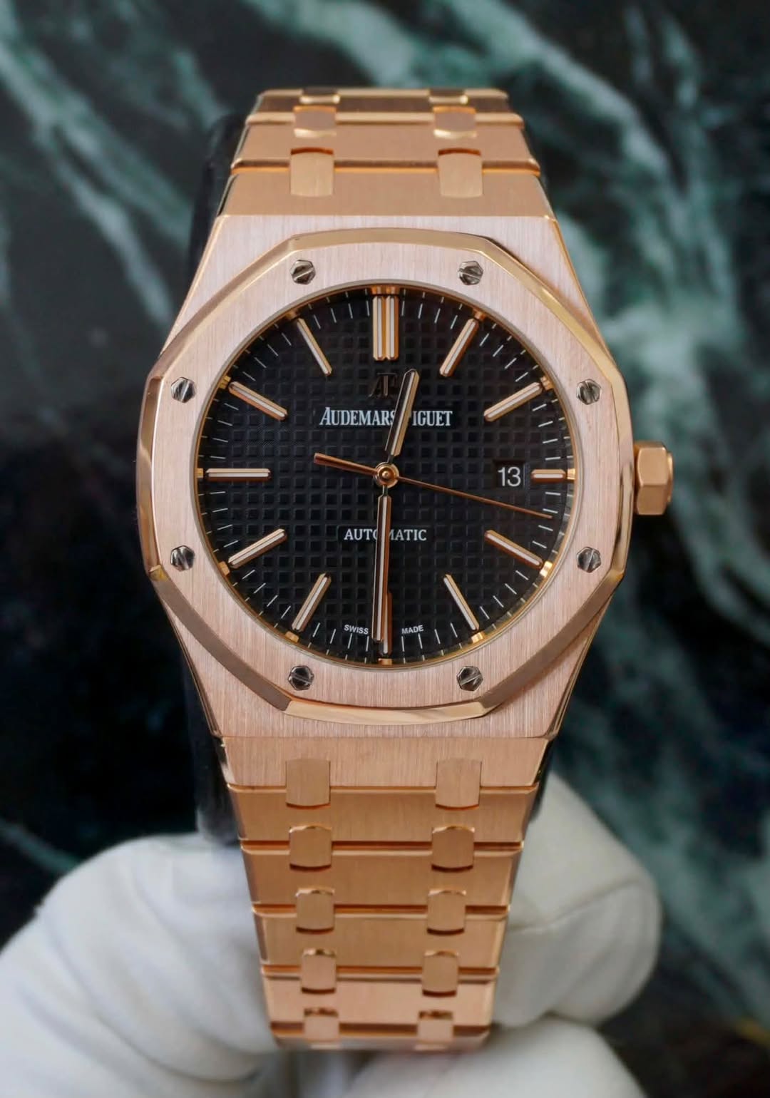 May be an image of wrist watch and text that says 'AUDEMARSIGUET AUDEMARS IGUET 13 ΑυЛΑTΙ AUTO ATIC swiss MADE'