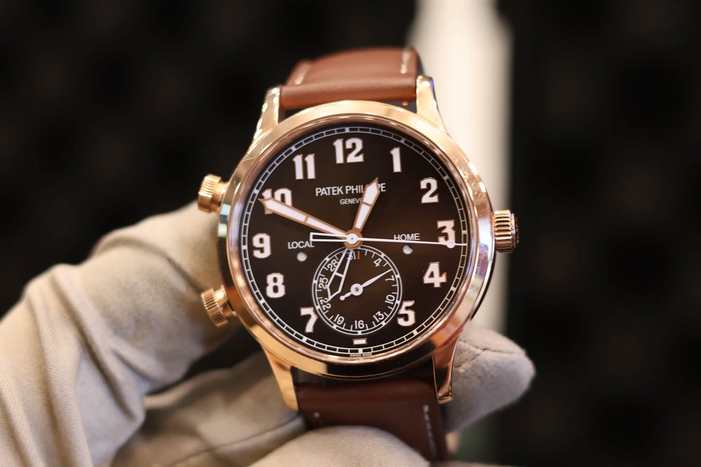 May be an image of wrist watch and text that says '11 12 1 ก PATEK PHIL PATEKPHILE PE GENEV 2 LOCAL HOME o 4 10 1ች , 16 द 3 ک'