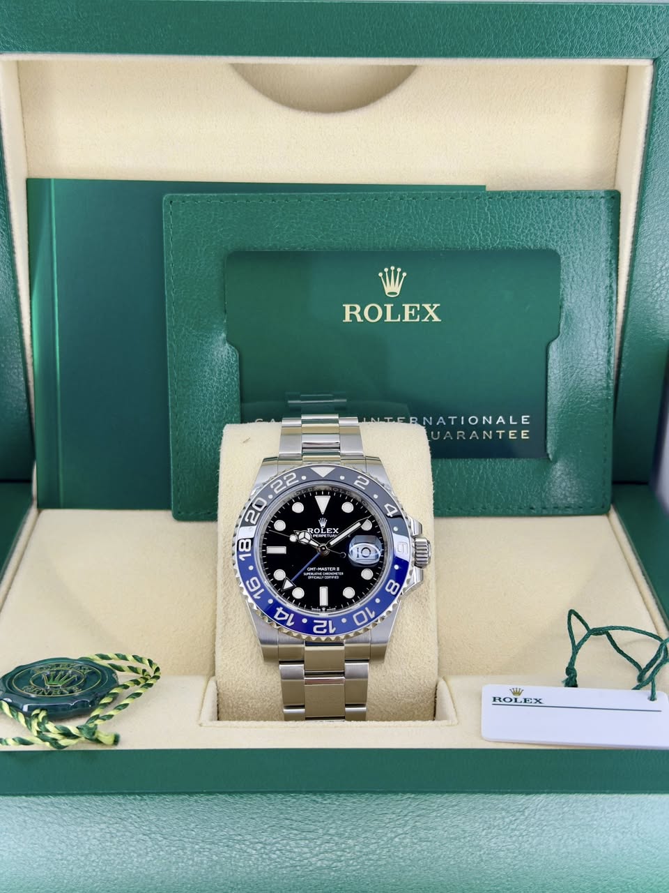May be an image of wrist watch and text that says 'ROLEX ANTERNATIONALE UARANTEE 1O E ATERE MASTERS ាហ 8 10 12 MT ROLEX ROL'