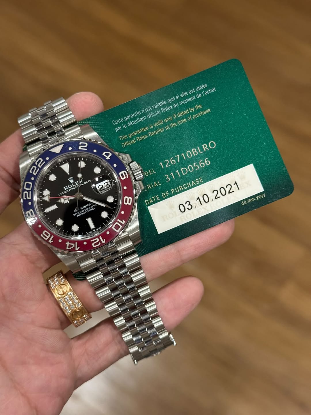 May be an image of wrist watch and text that says '2 elle est datée achat e que ลบ moment de 'est valable Rolex onlyit dated Cette parla garantie detavlant ofticiel valid par…