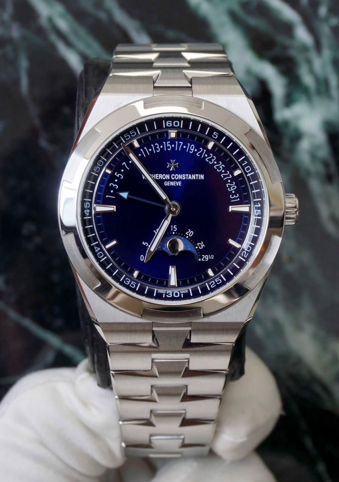 May be an image of wrist watch and text that says '1161 50 • ย HERON HERONCONSTANTIN CONSTANTIN 110/ GENEVE 5 1.5 115L WL LUIEO 45 5 10 I 20 2 :2912 0/ လ NoT 6 5130VE i 25'