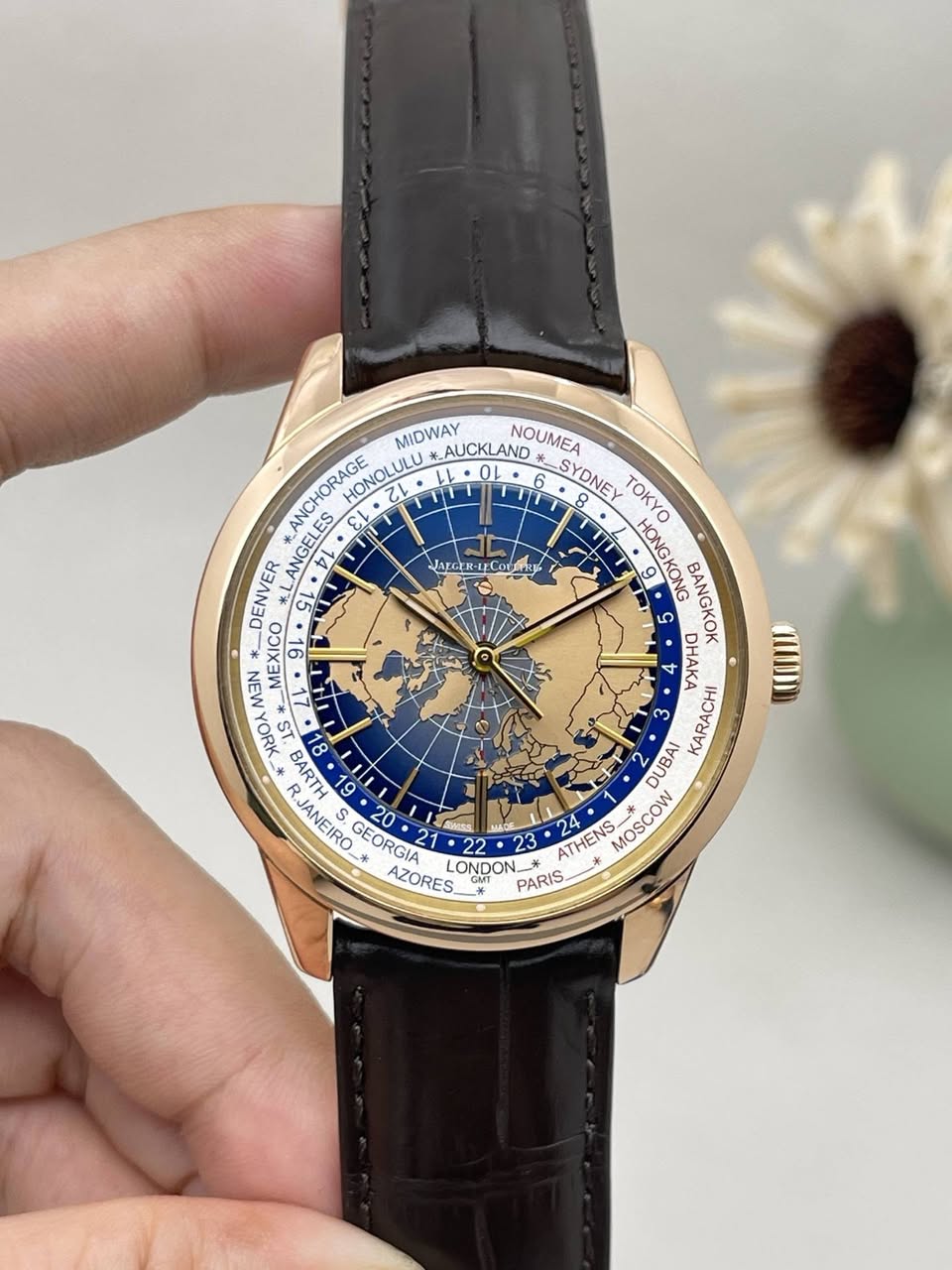 May be an image of wrist watch and text that says 'JAEGEN-IFCOLR MIDWAY AUCKLAND NOUMEA ANCHORAGE GELES HONOLULU, 10 SYDNEY 8 8 TOKY ANCEE HONG DENVER CL セレ BANGKOK MEN ΜΕΛ…