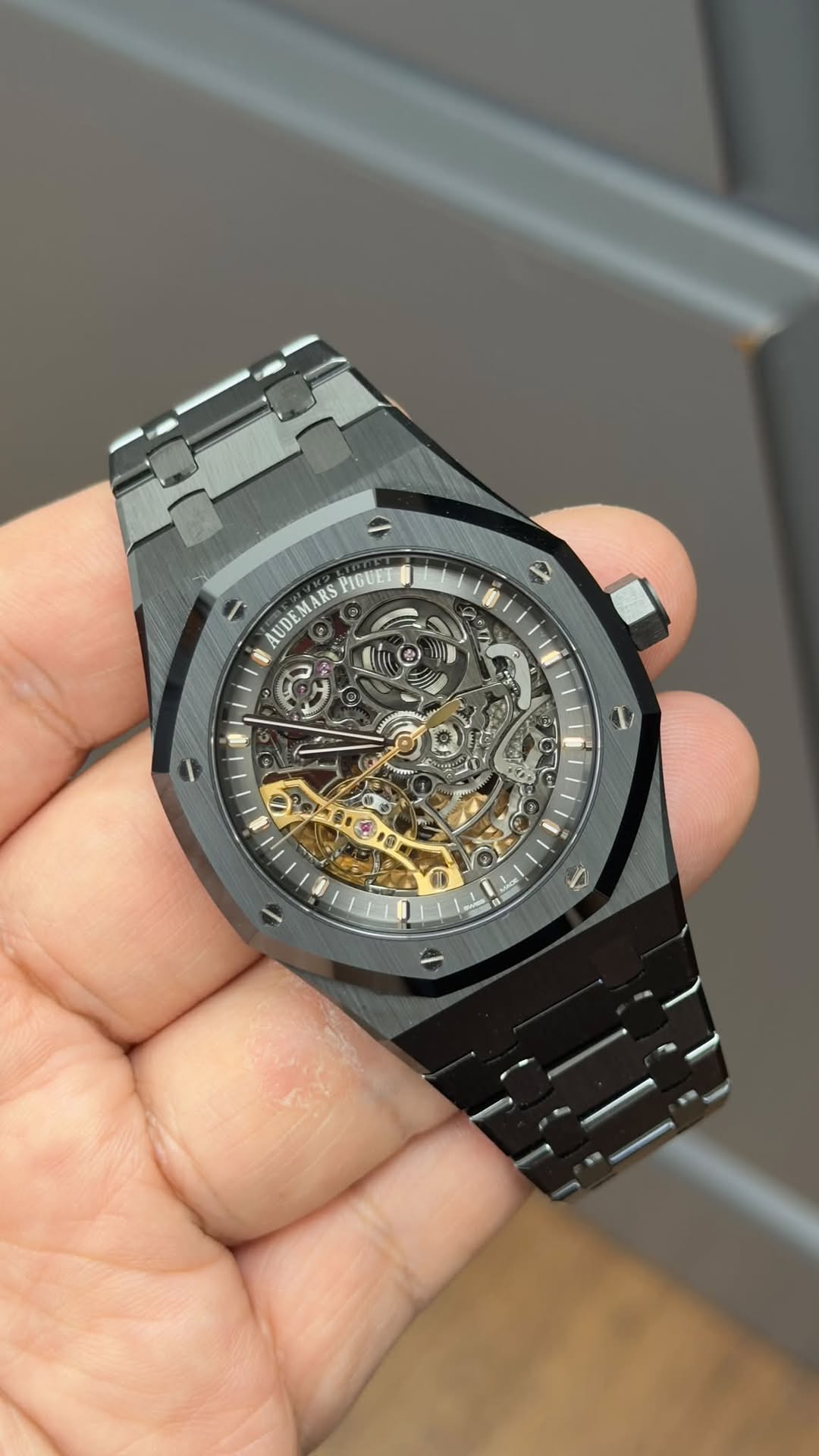 May be an image of wrist watch and text that says 'AUDEMARS ARS PIGUET ED © D E BeH U NC'