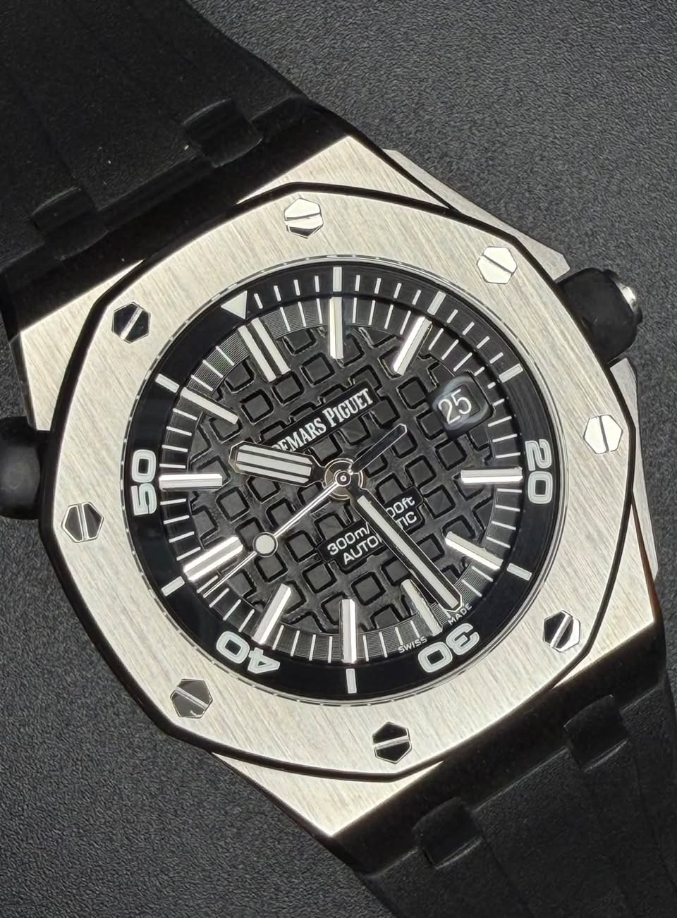 May be an image of wrist watch and text that says 'PIGUET PIGUET EMARS 25 50 DOft nC 300m/ AUTOI 20 0b 0 WISS ISS שם'