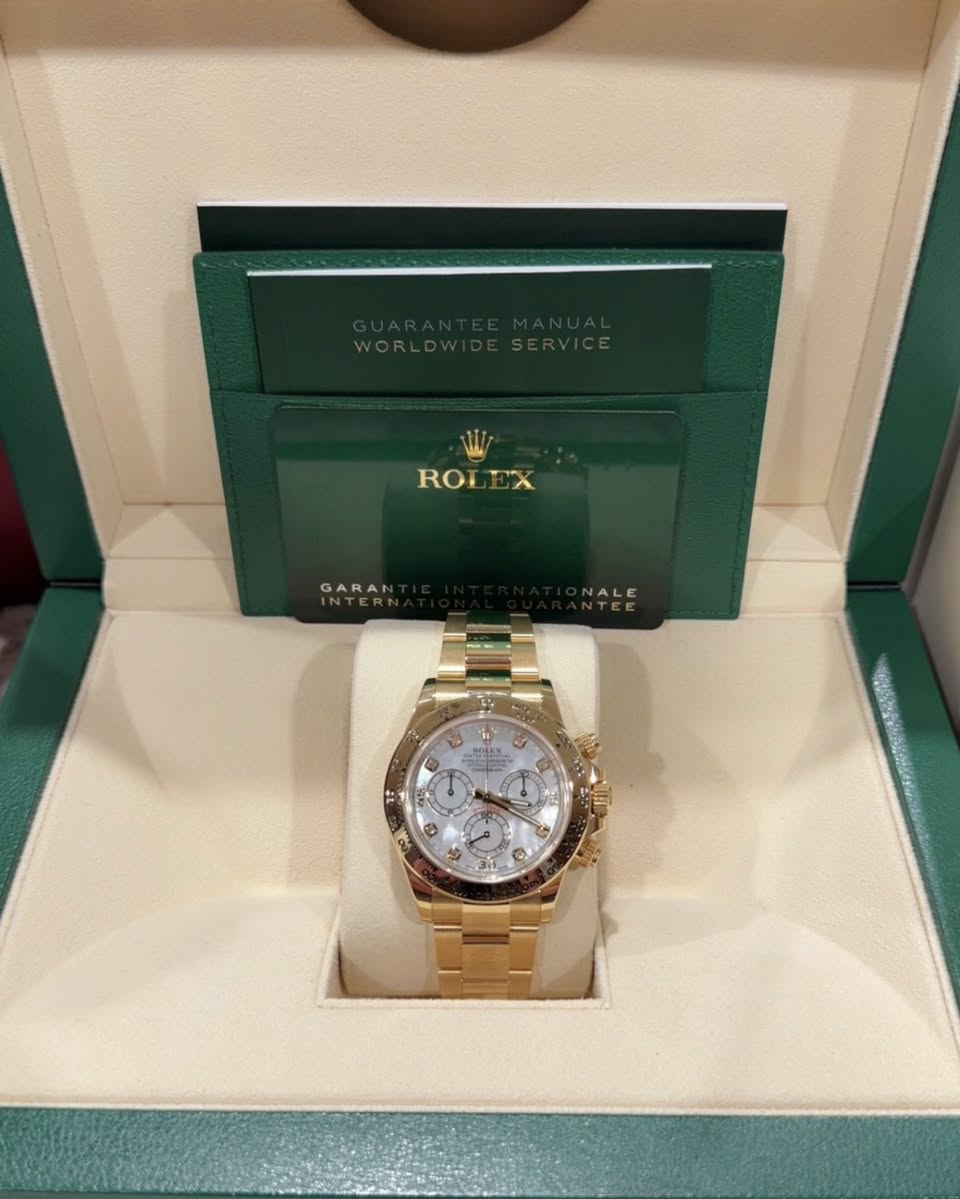 May be an image of wrist watch and text that says 'ROLEX ROL GARAN 2 A a'