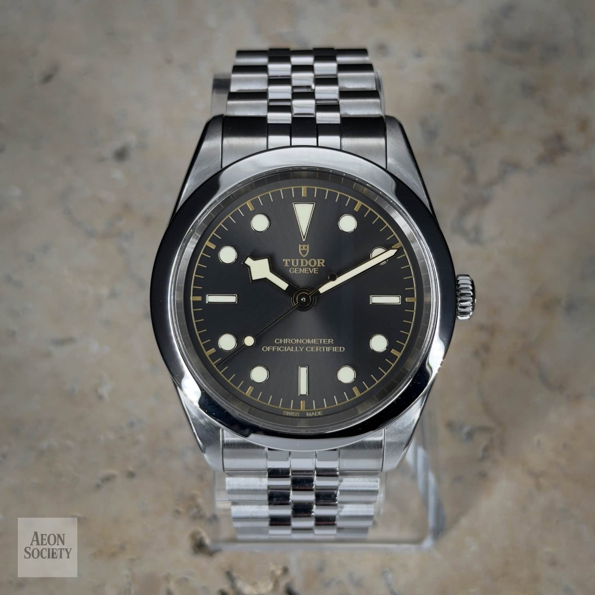 May be an image of wrist watch and text that says '円 TUDOR P E CHRONOMETER O NCC CHF FICIALLYCERTFI FICIALLY I അന്നാ AEON SOCIETY'